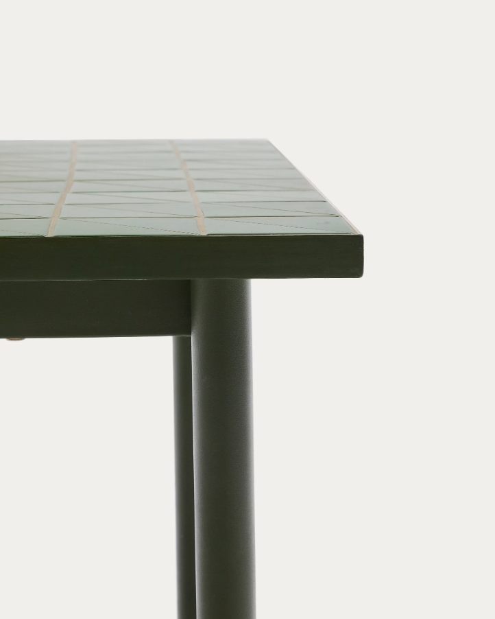 Maurina Zielony outer table with a green steel base