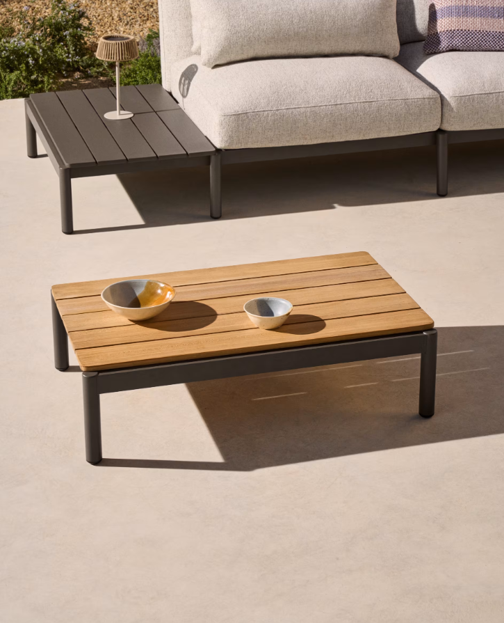 Sorells external coffee table. Towe wood with a gray base