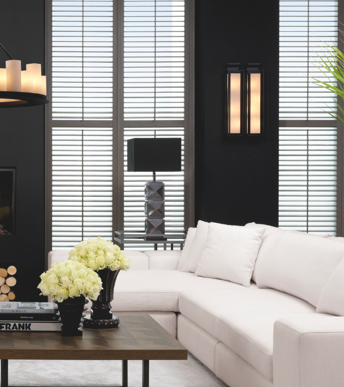 Versus black wall lamp