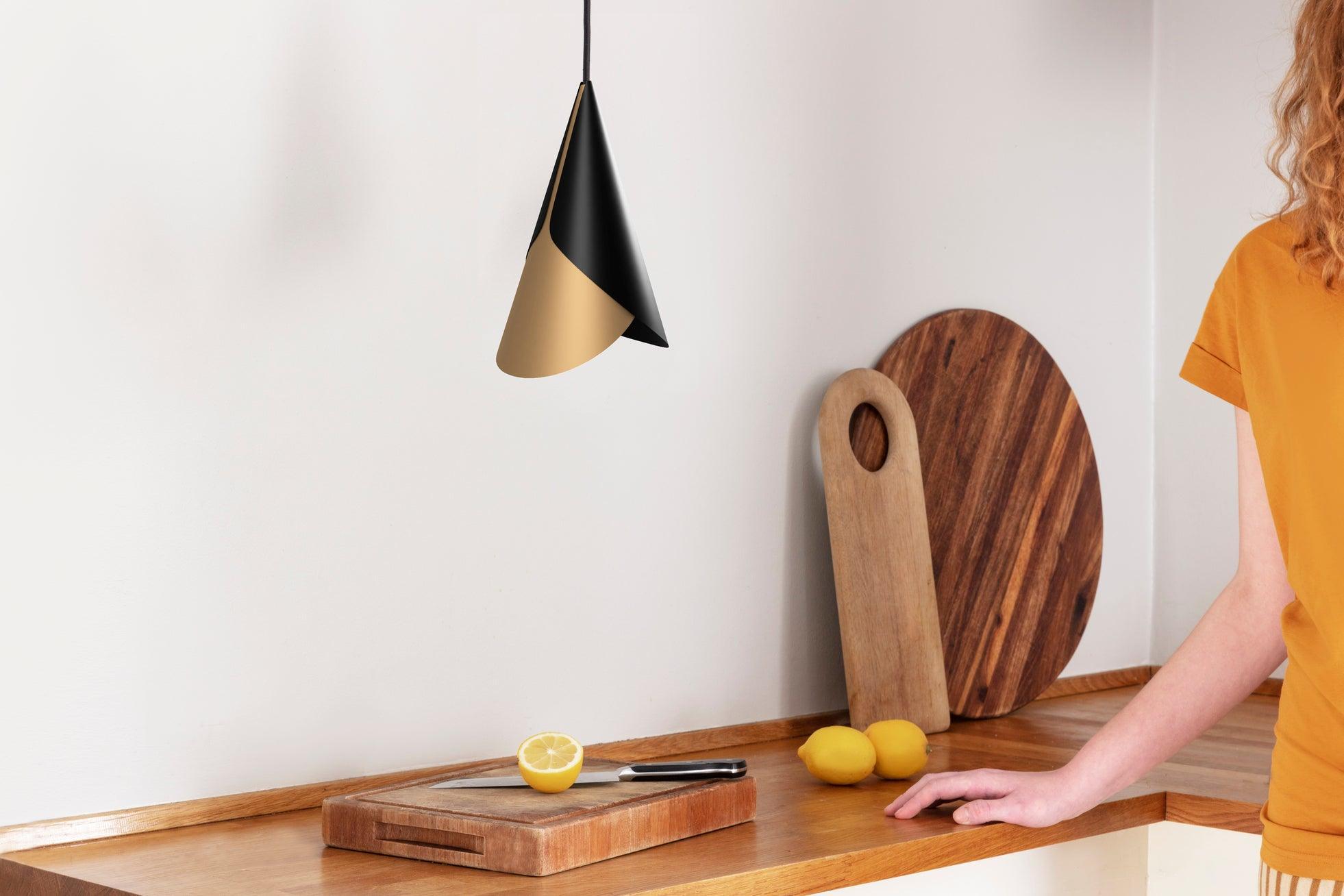 Abażur CORNET różowy ze złotym UMAGE    Eye on Design