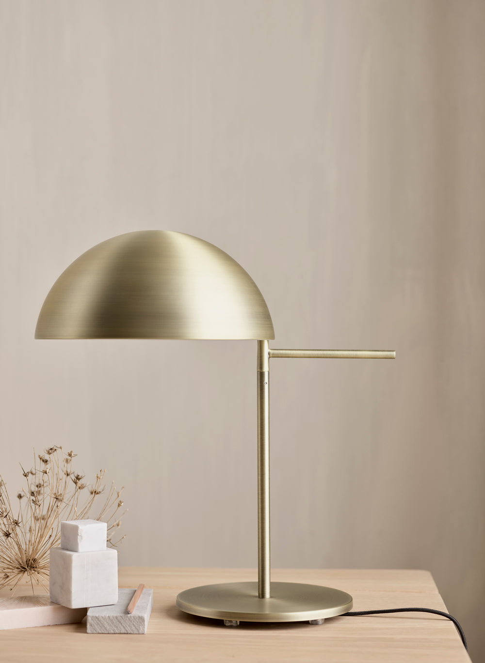 Cream Aluna table lamp