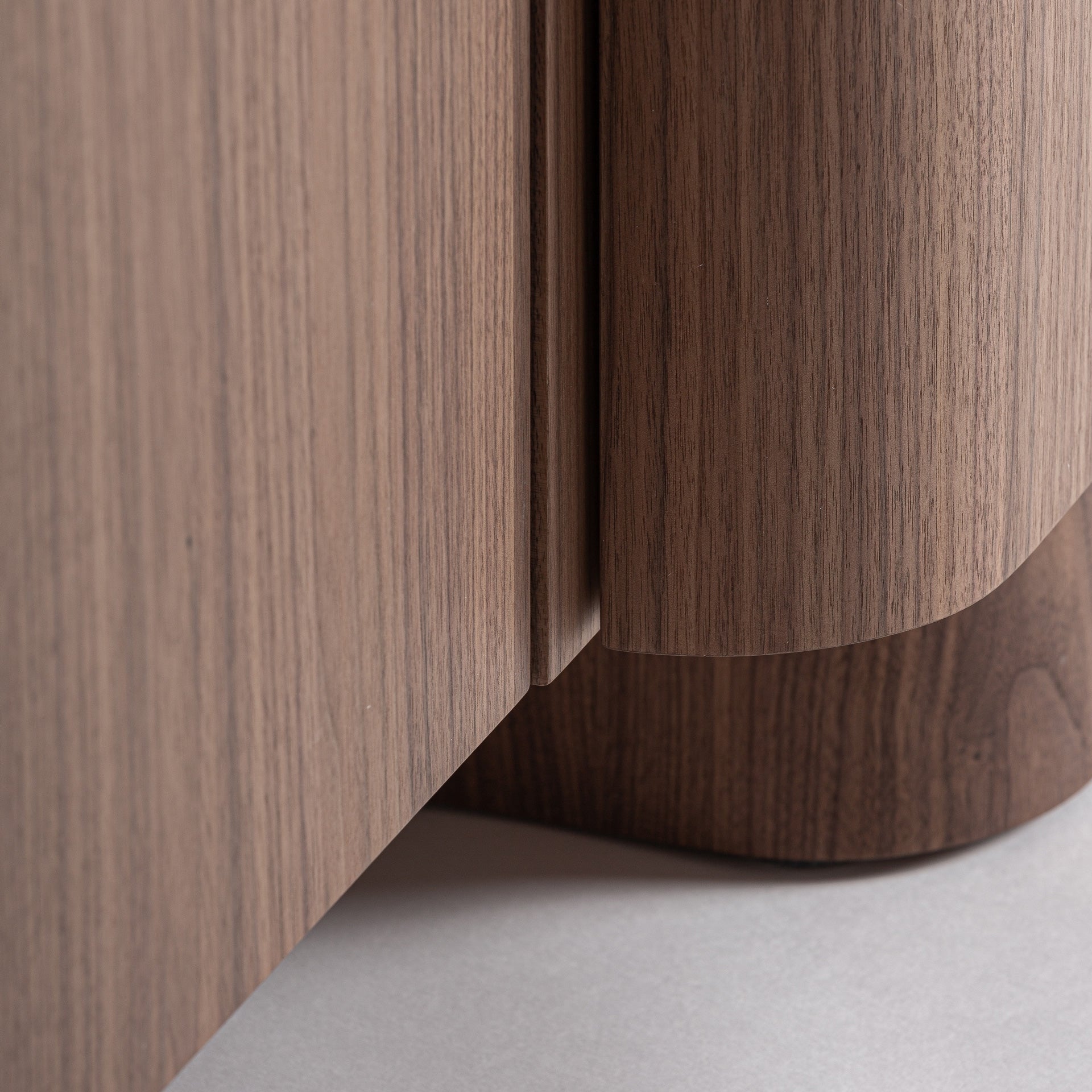 KEXBY Chest of Drawers in Walnut Finish