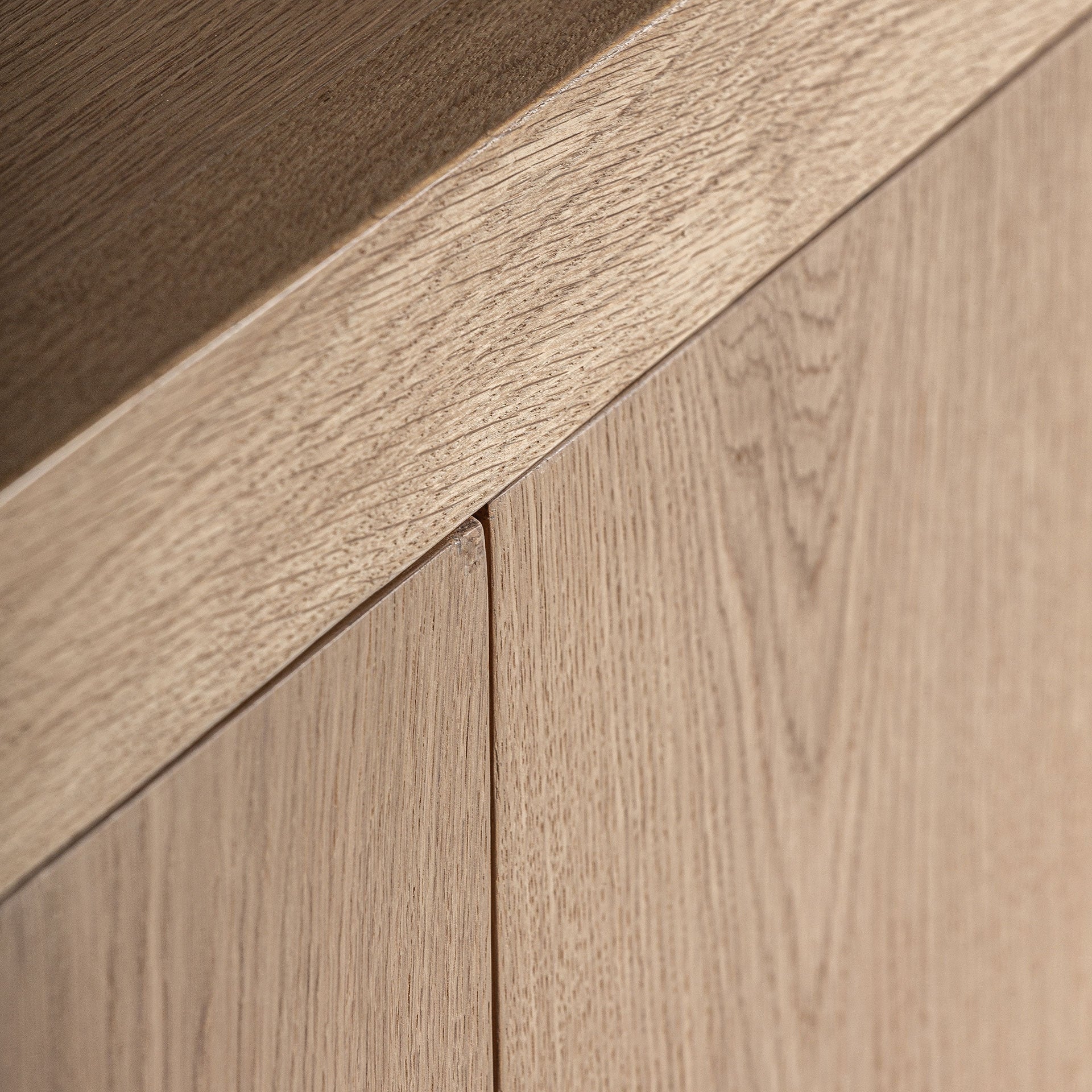ZELZATE Chest of Drawers in Oak Wood