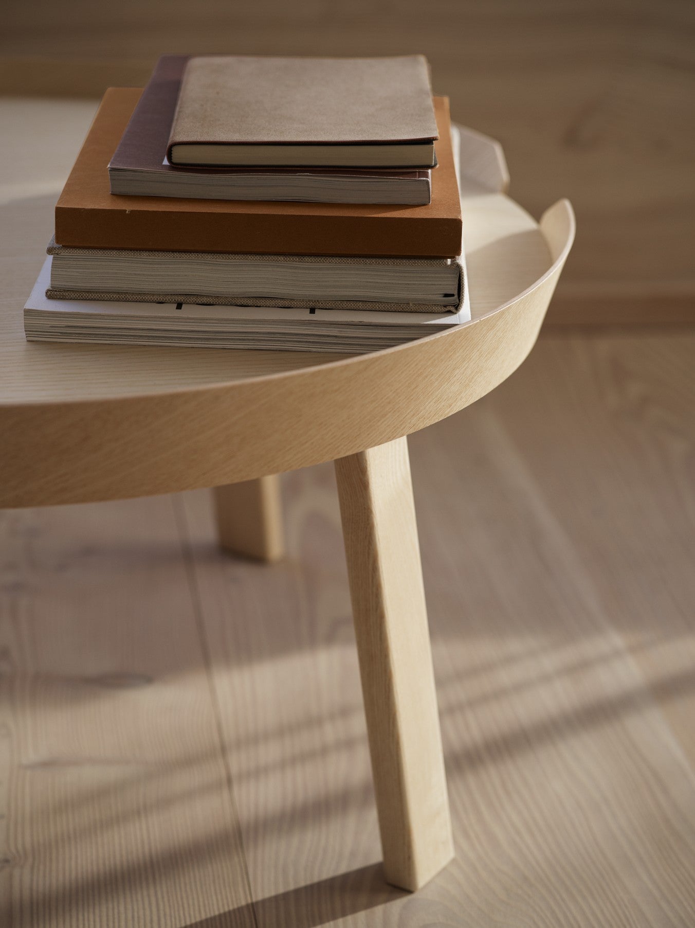 ROUND coffee table oak wood