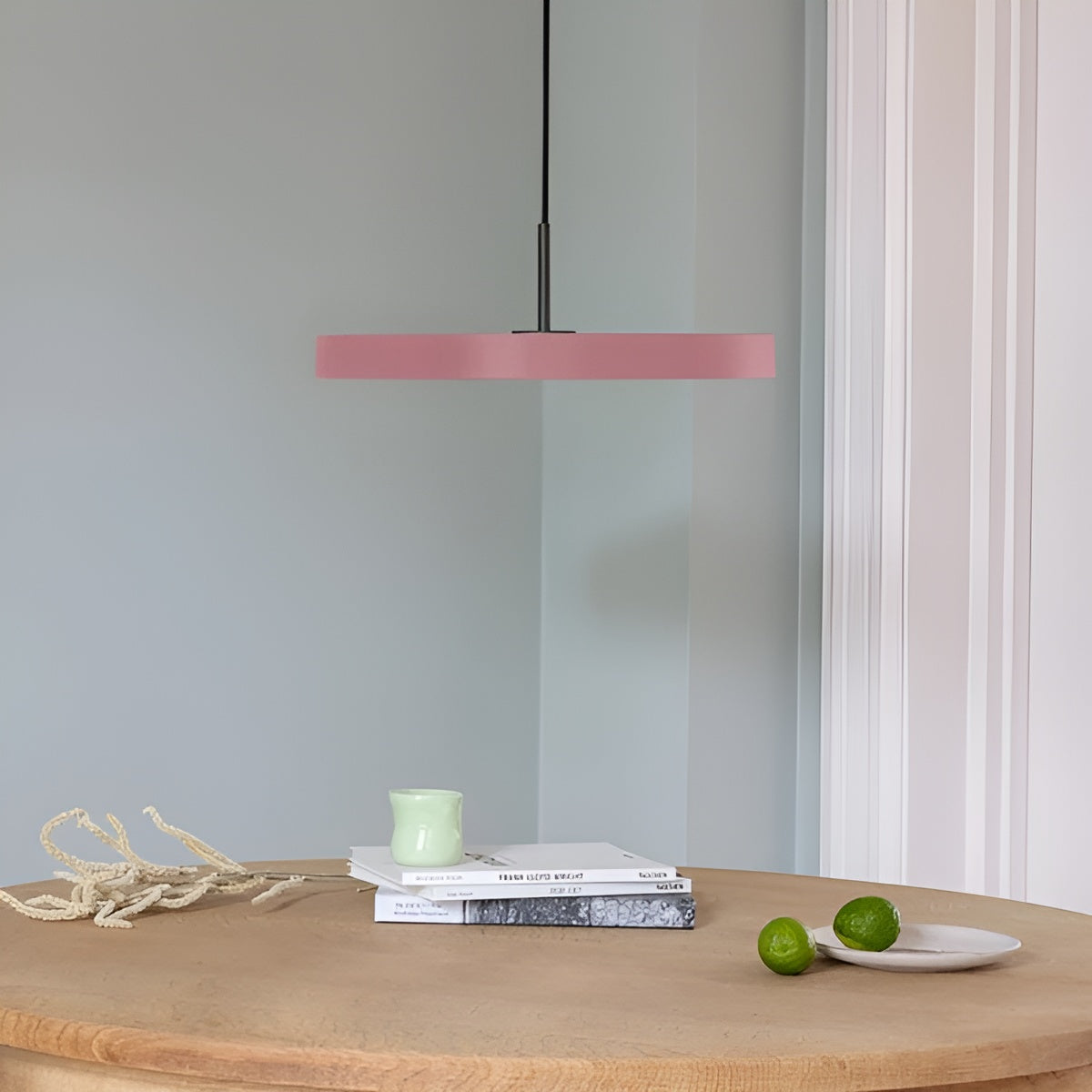 ASTERIA PLUS pendant lamp in light pink with black insert