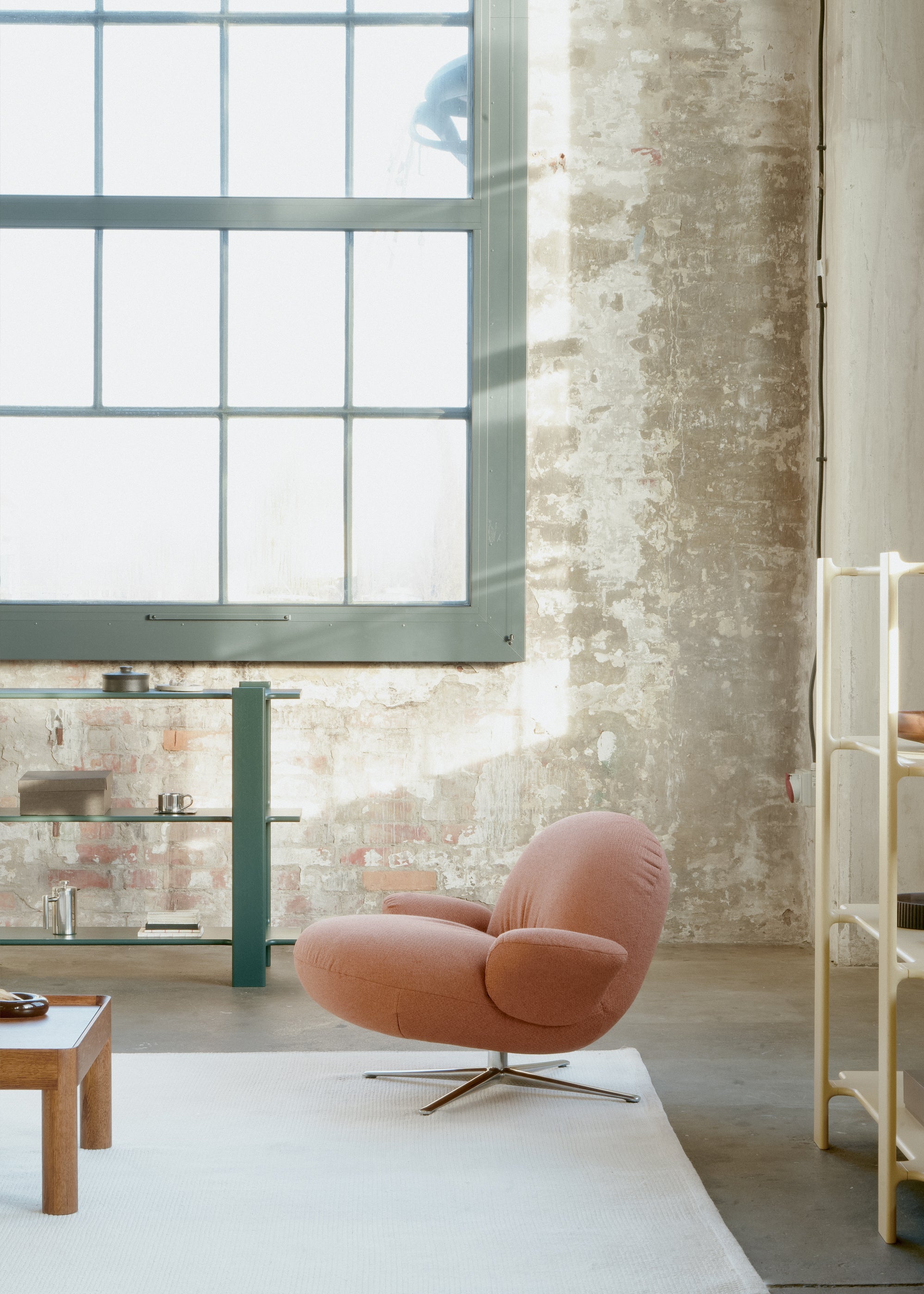 BAOZA Armchair in Black with Aluminum Base