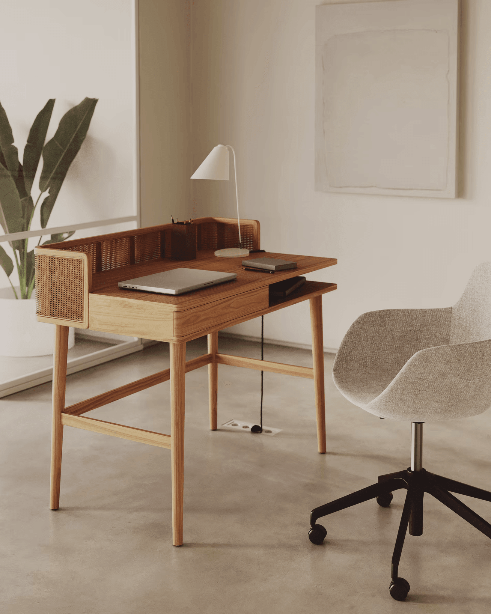Biurko ARAXI lite drewno jesionowe La Forma    Eye on Design