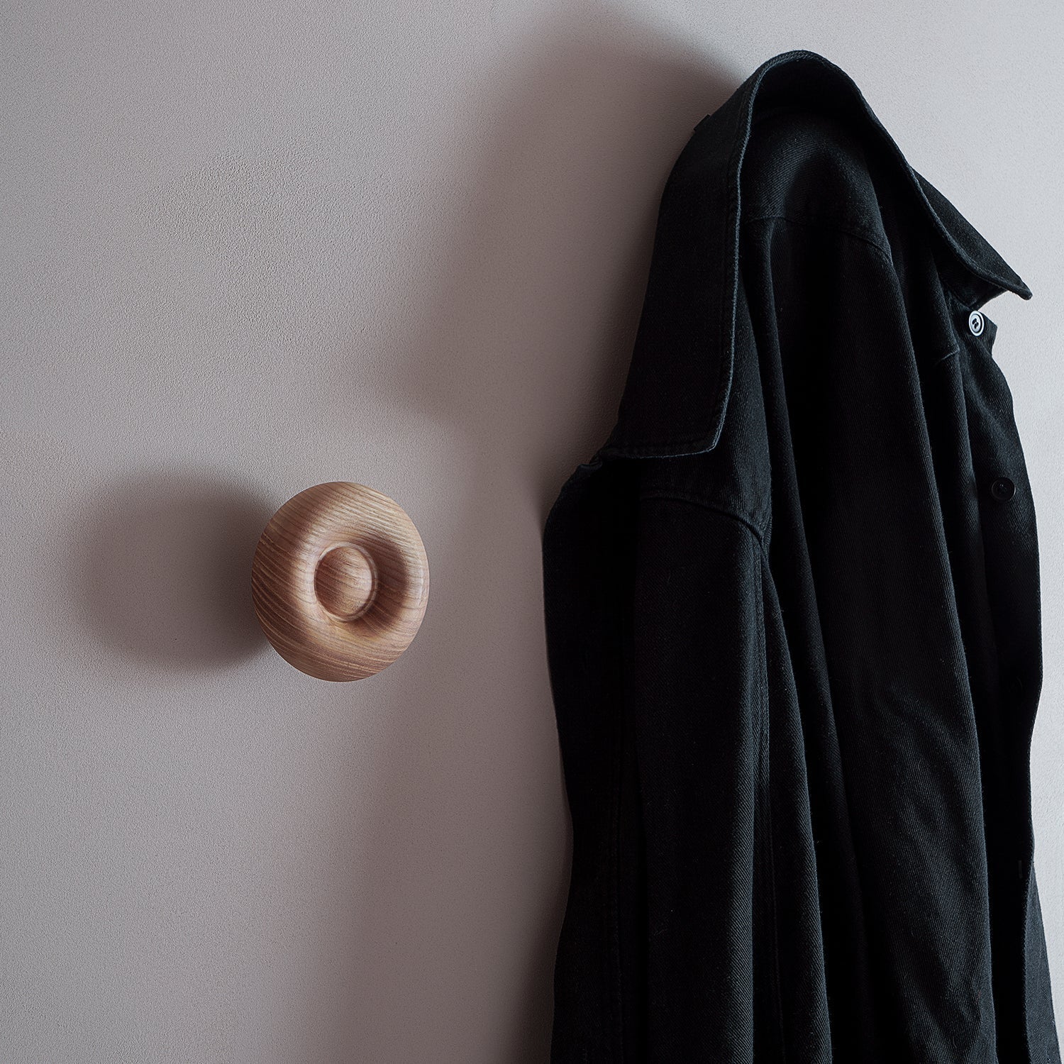 Wandgarderobe BLOP aus Eichenholz