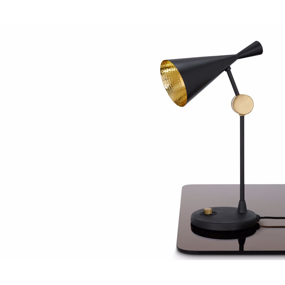 Schwarz mit Kupfertischlampe schlagen