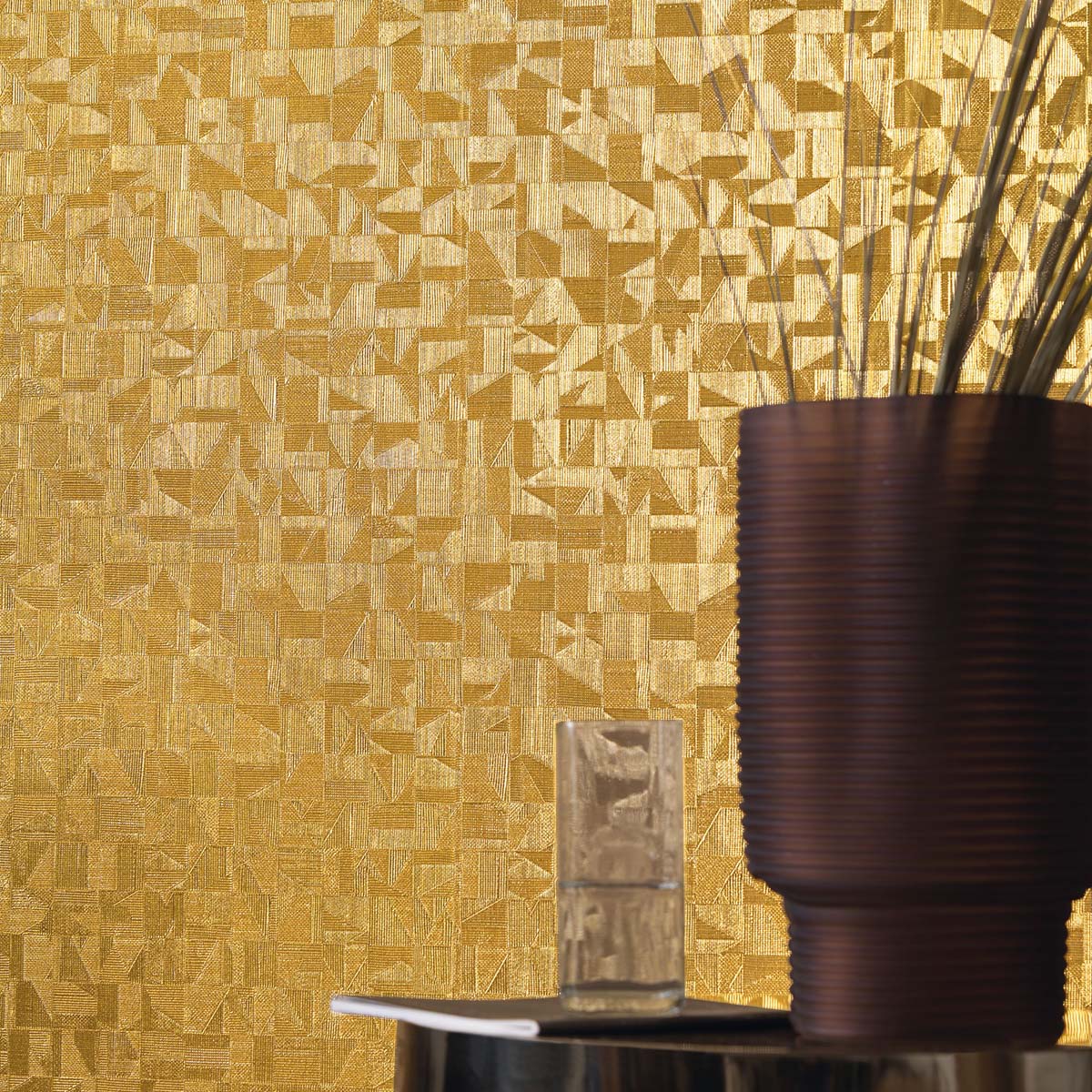 Metallic Structural Wallpaper with Geometric Pattern VELADERO - OR Gold