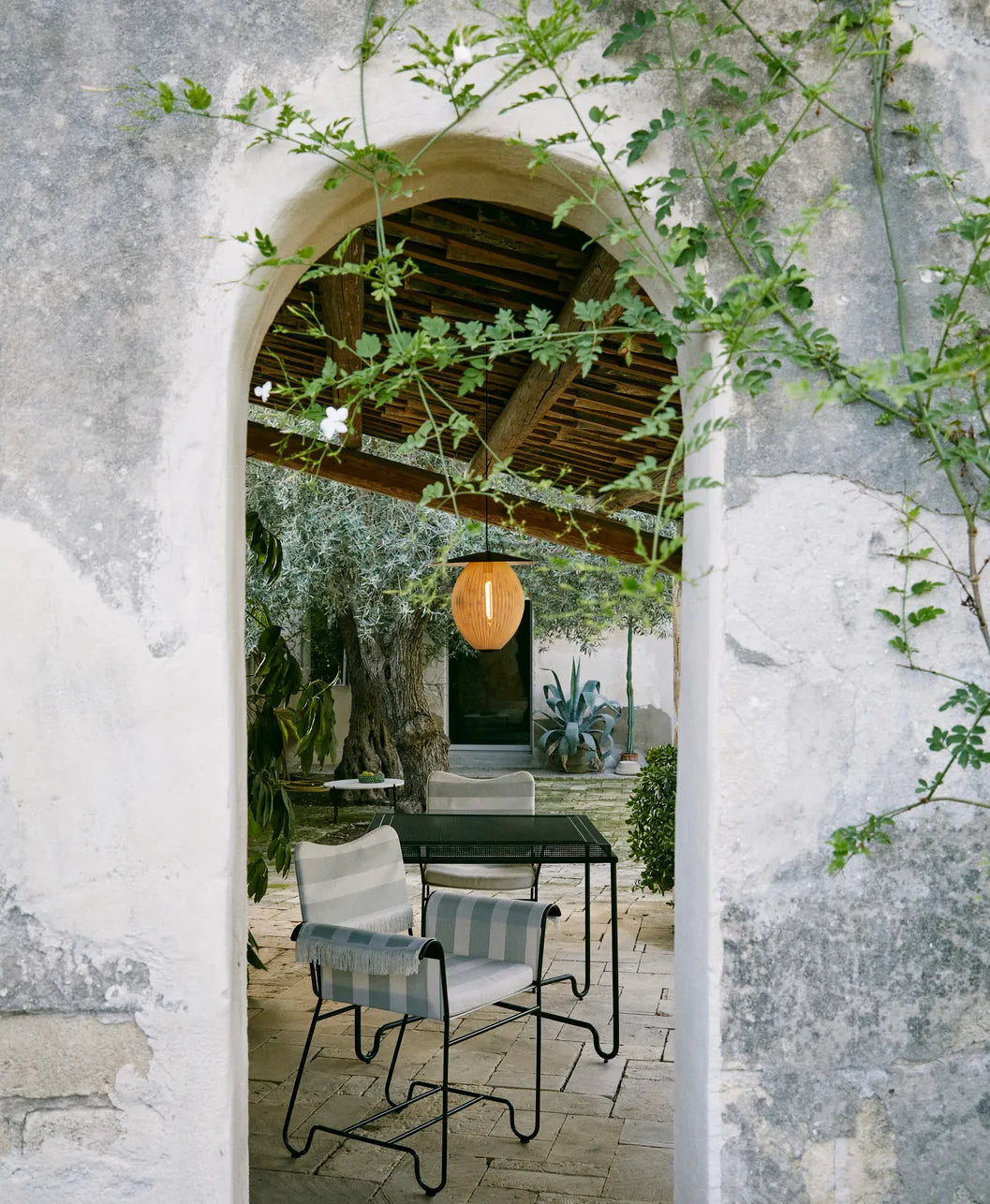 TROPIQUE garden table black steel