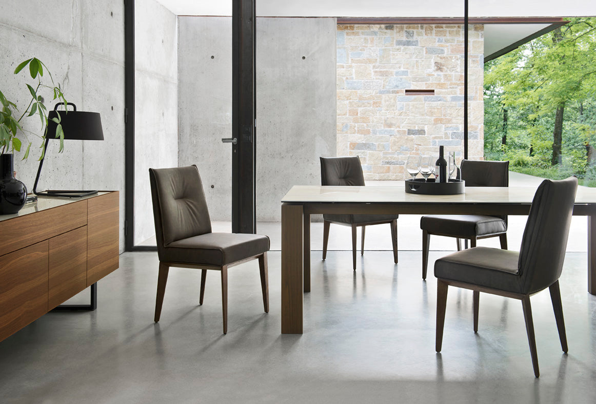 Extendable table OMNIA with a gray top and dark wooden base