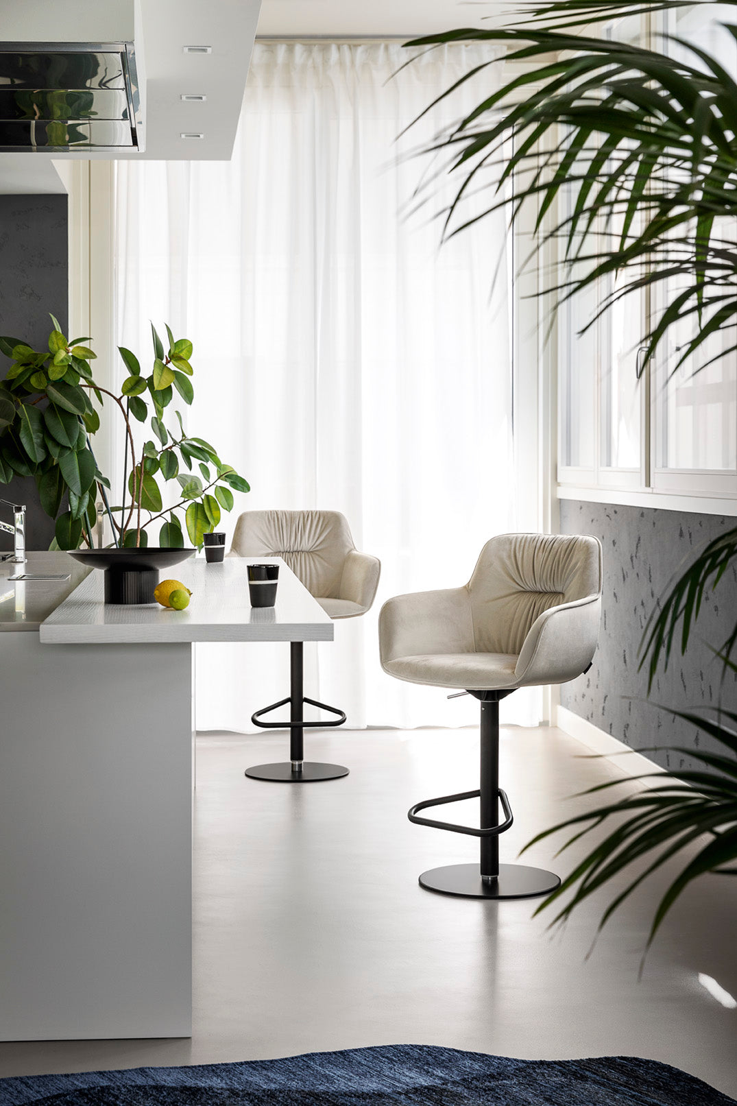 Upholstered COCOON Bar Stool