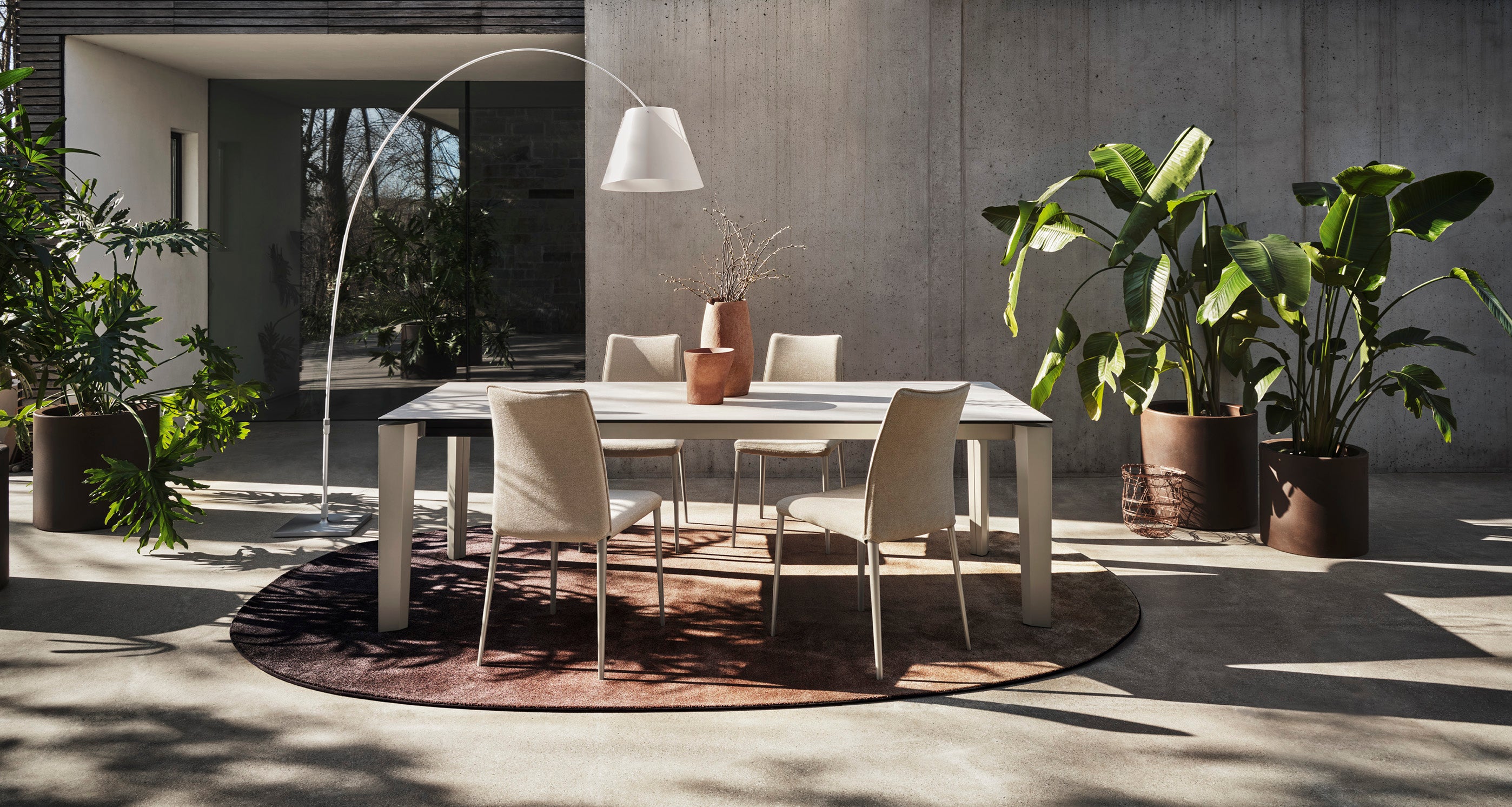 Expandable Table DELTA with Gray Top and Black Base