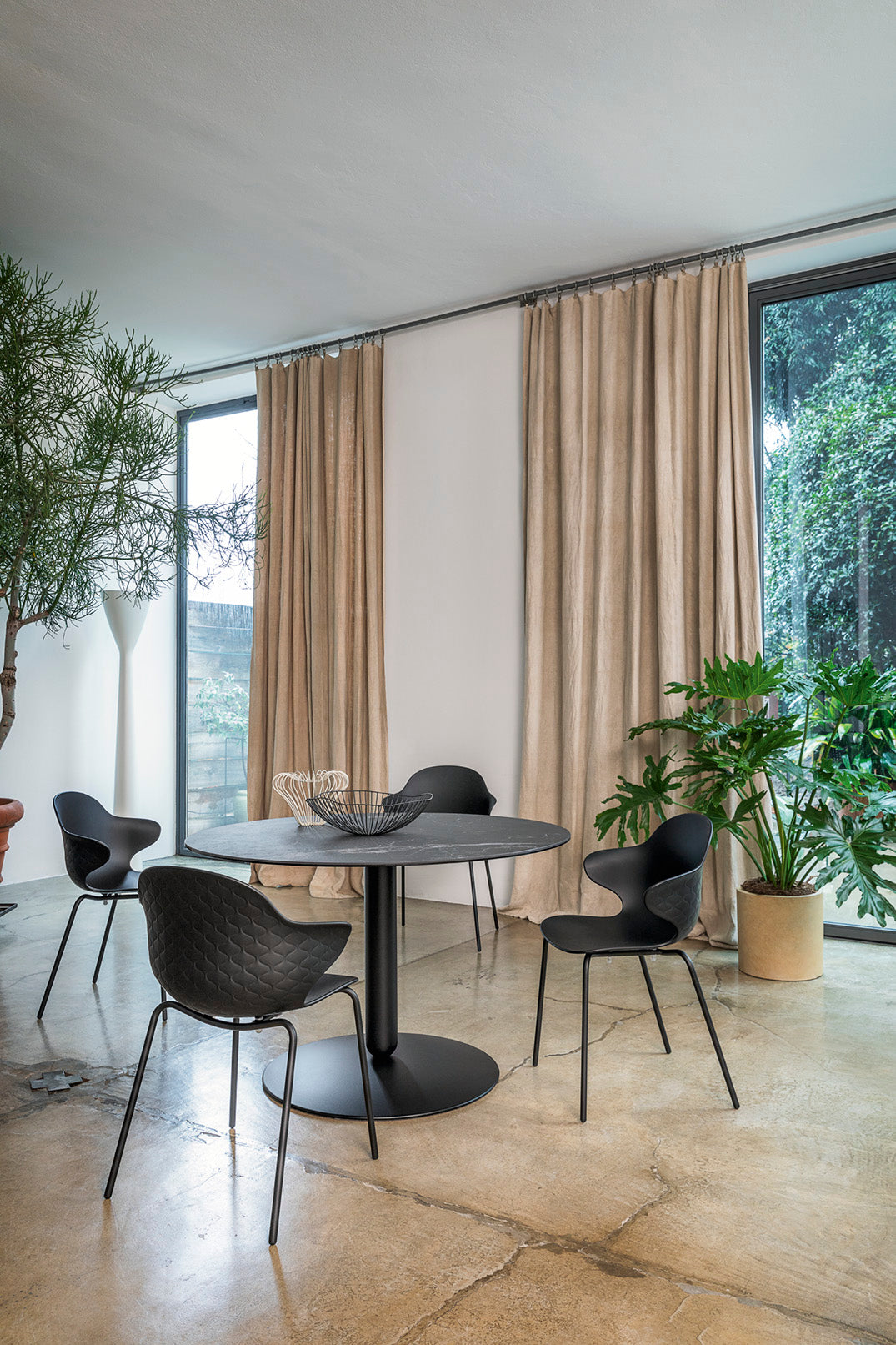 SAINT TROPEZ chair with a transparent seat and a golden metal base
