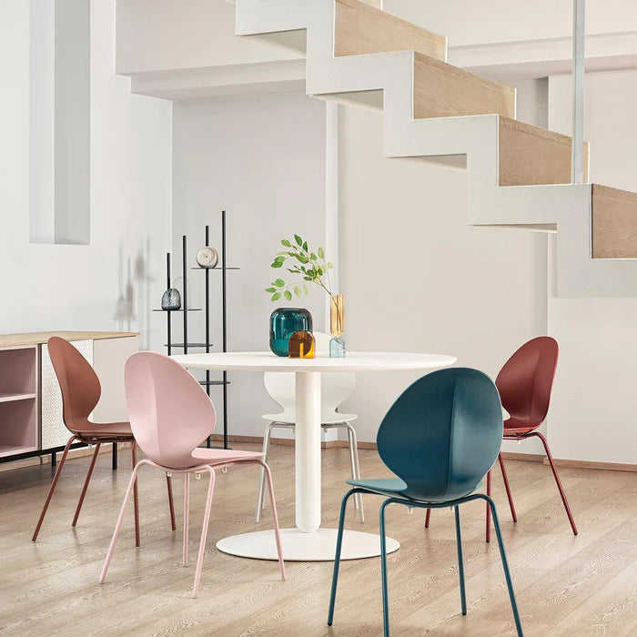 BASIL chair with white seat and chrome metal base