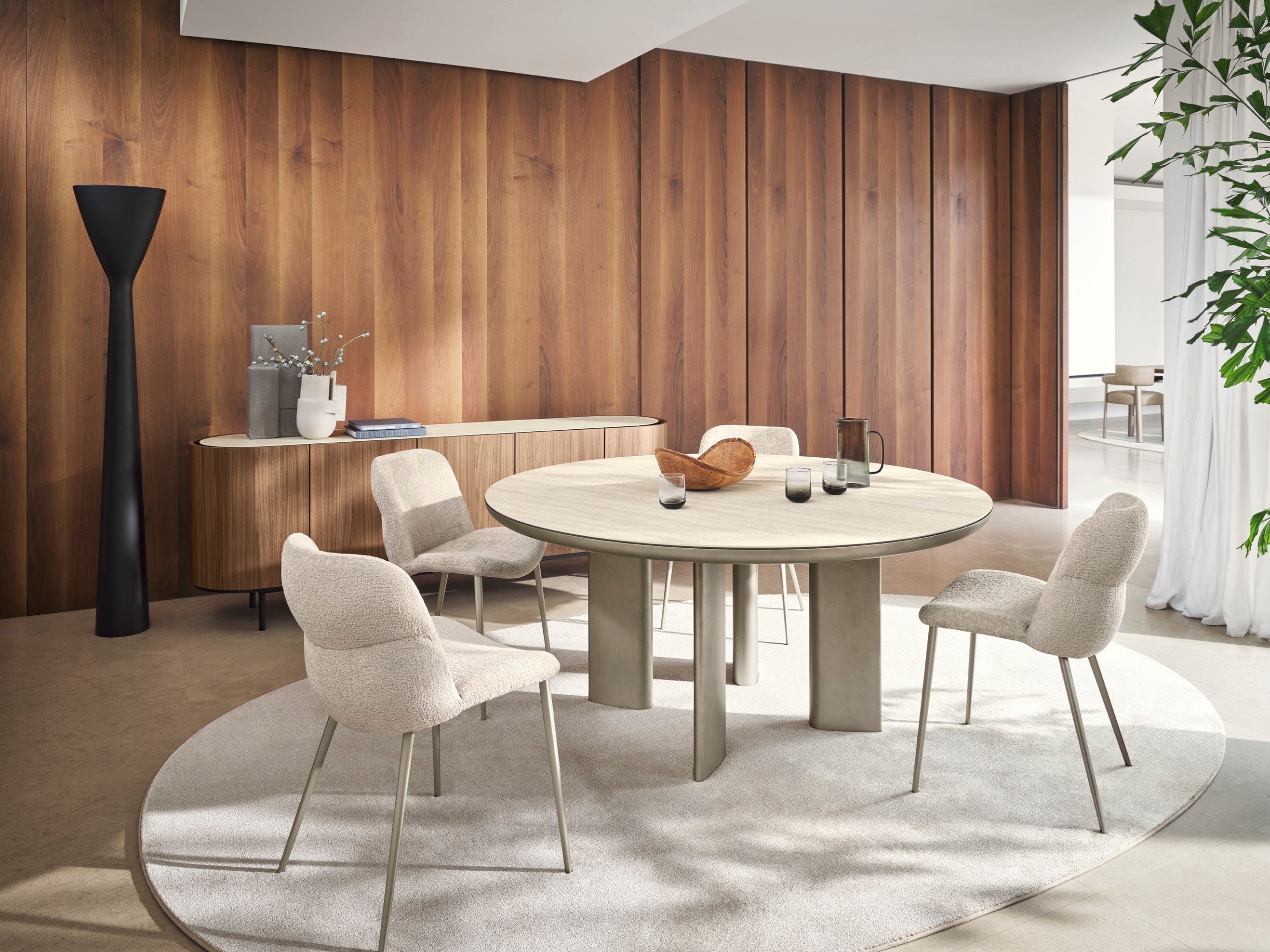 Upholstered ONDA chair with a black base