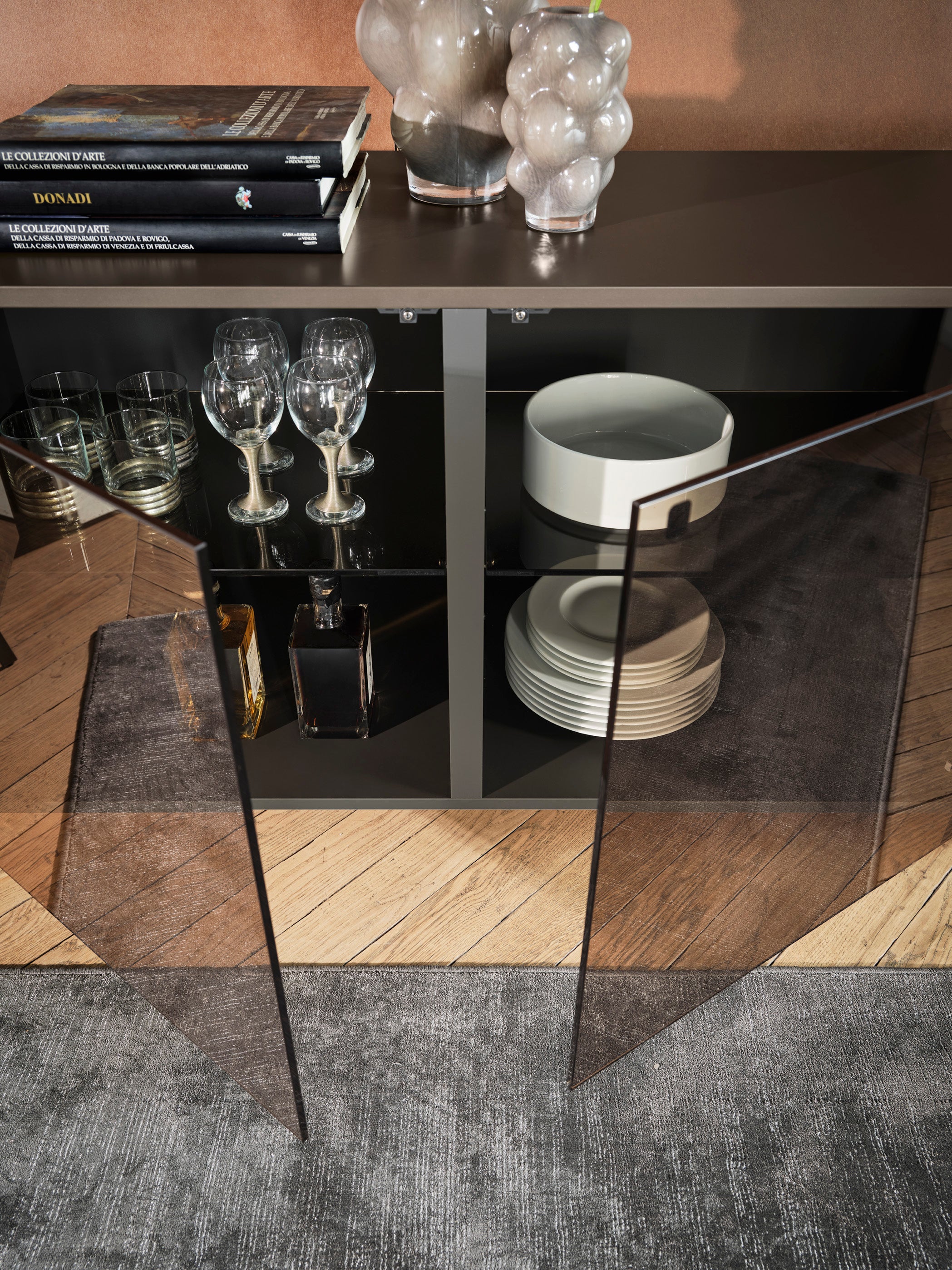 CRYSTAL cabinet black with brown glass
