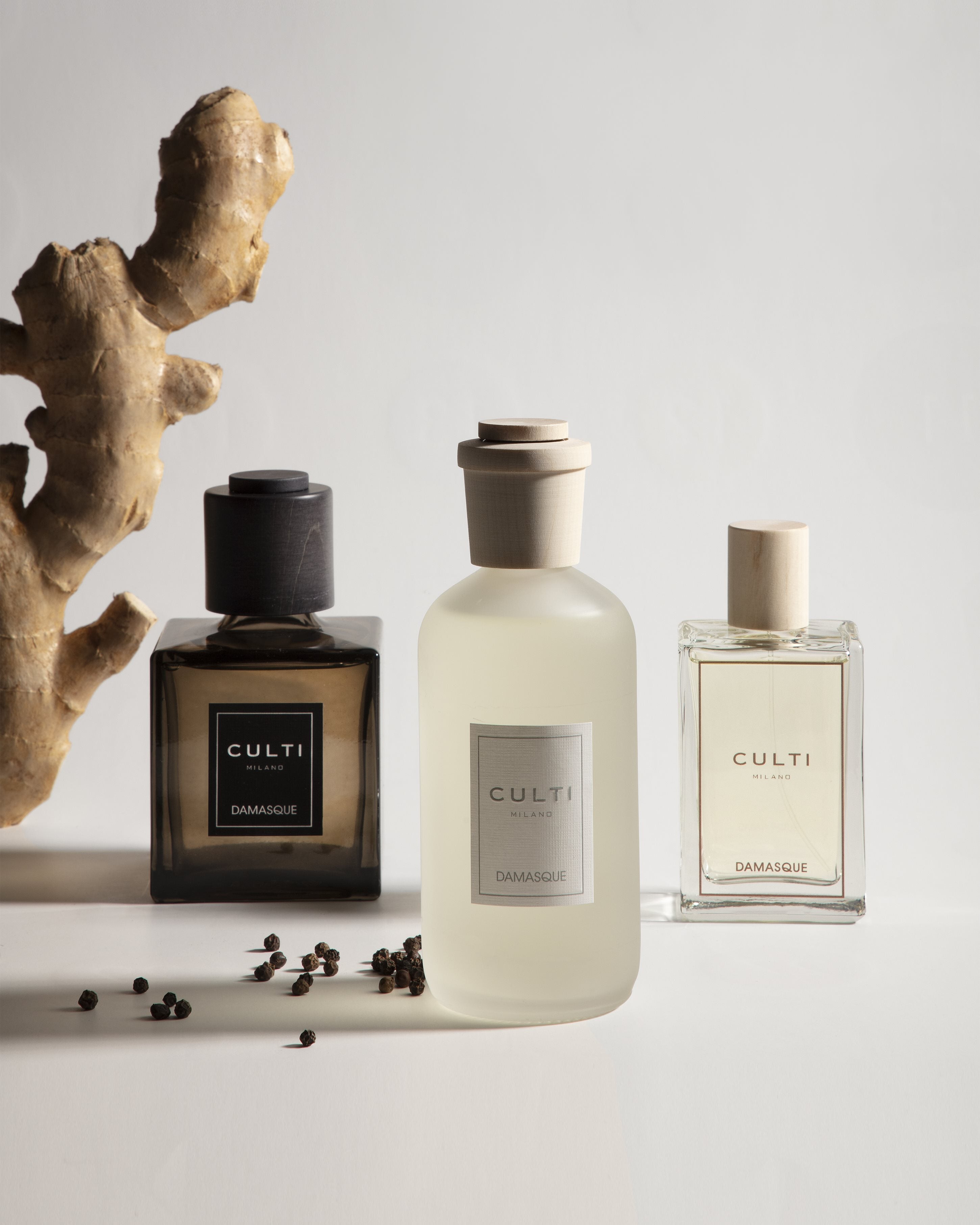 DECOR - DAMASQUE Scent Diffuser with notes of ginger, black pepper, cedar, patchouli, and opoponax.