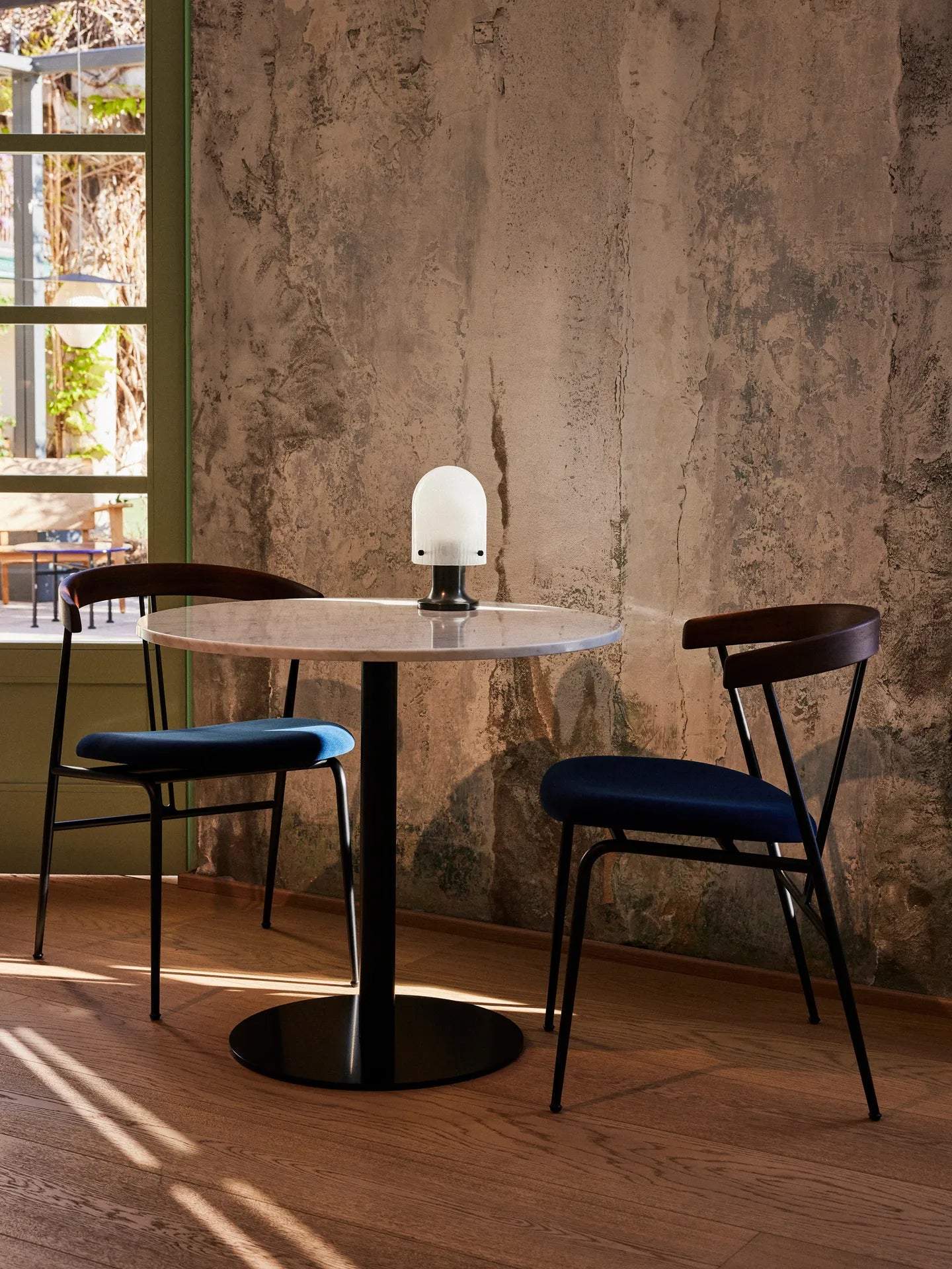 Round table 1.0 green marble with black base