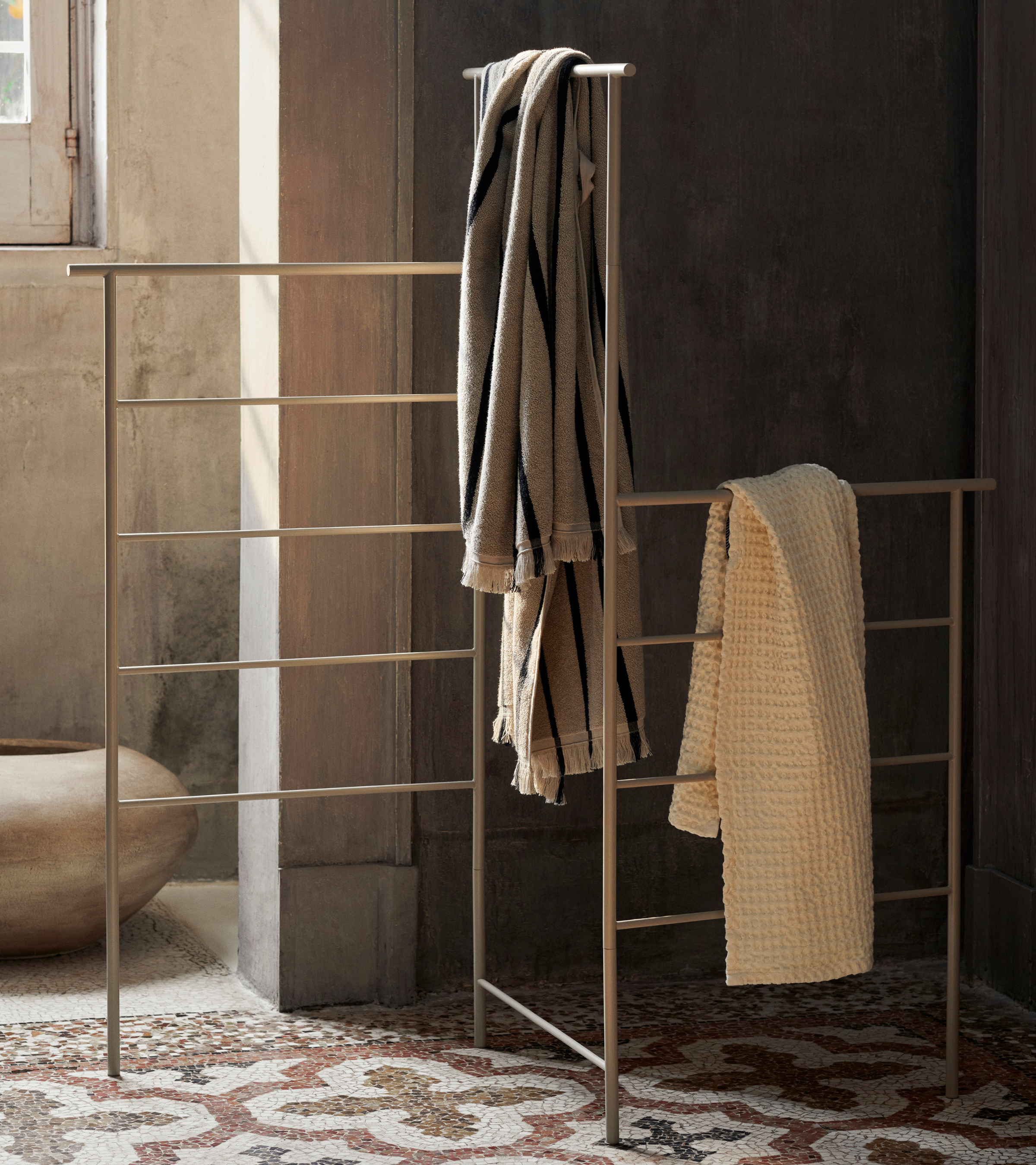 DORA beige coat rack