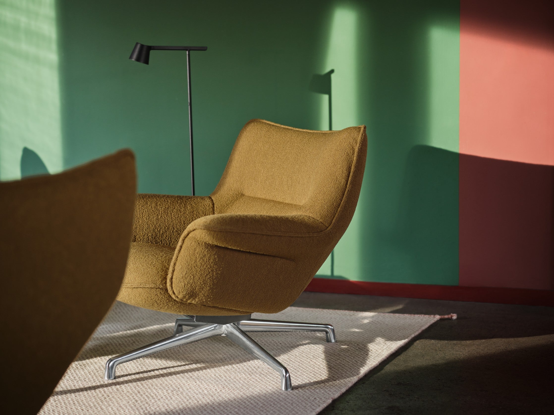 TIP black floor lamp