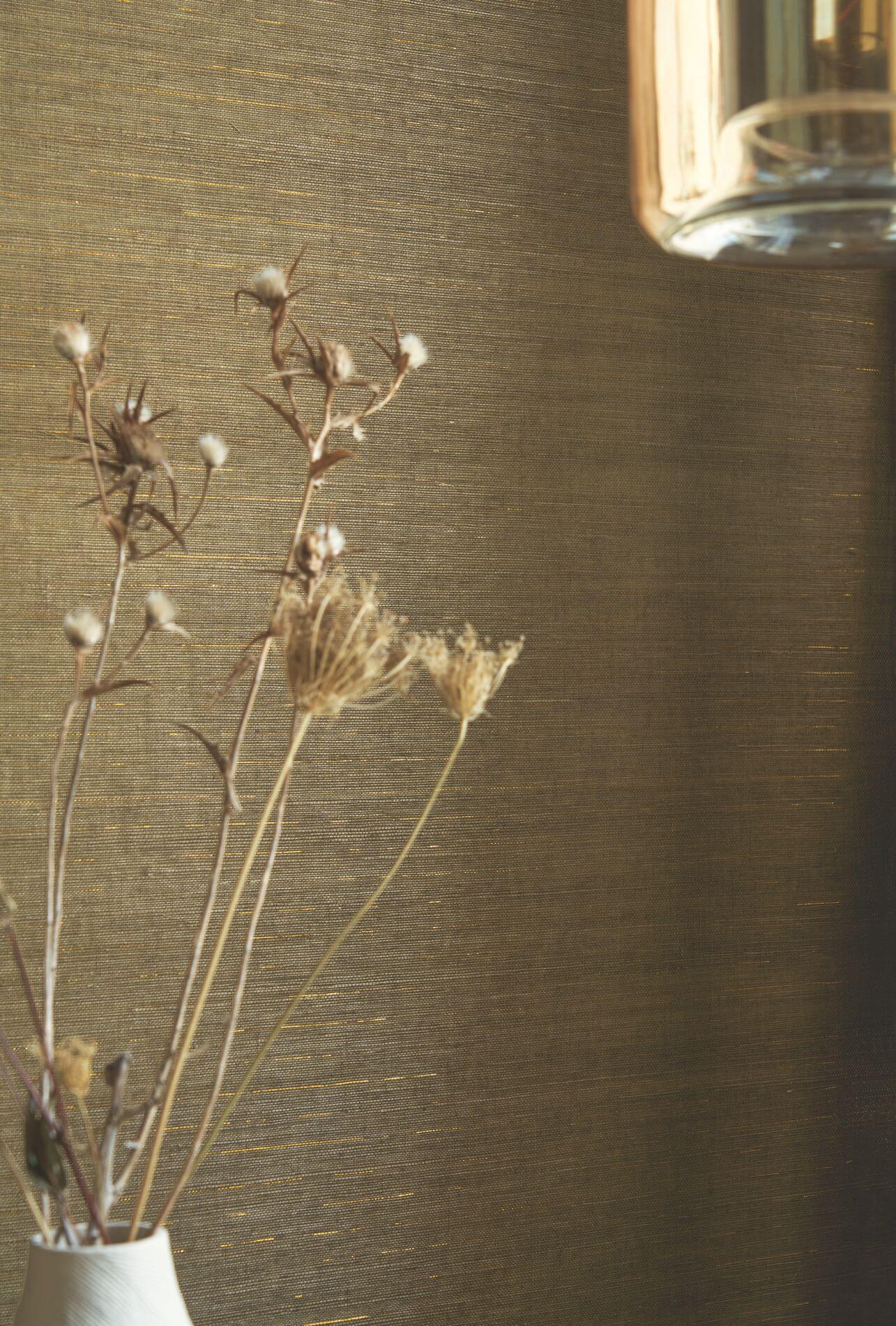 Natural structural wallpaper imitating agave leaves STRIATA - IVORY/OR ivory with brown