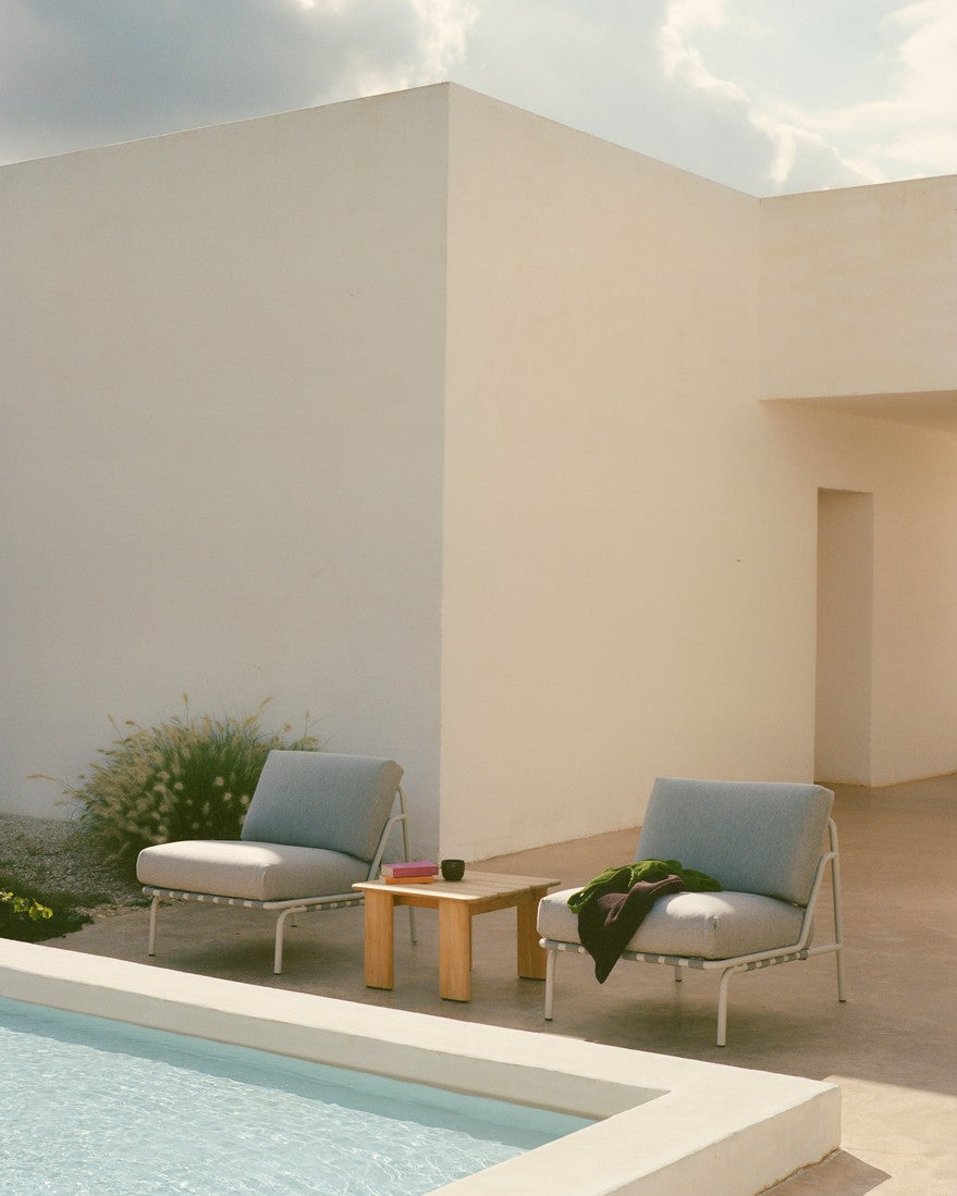 SETTLE Light Gray Outdoor Armchair with Gray Base