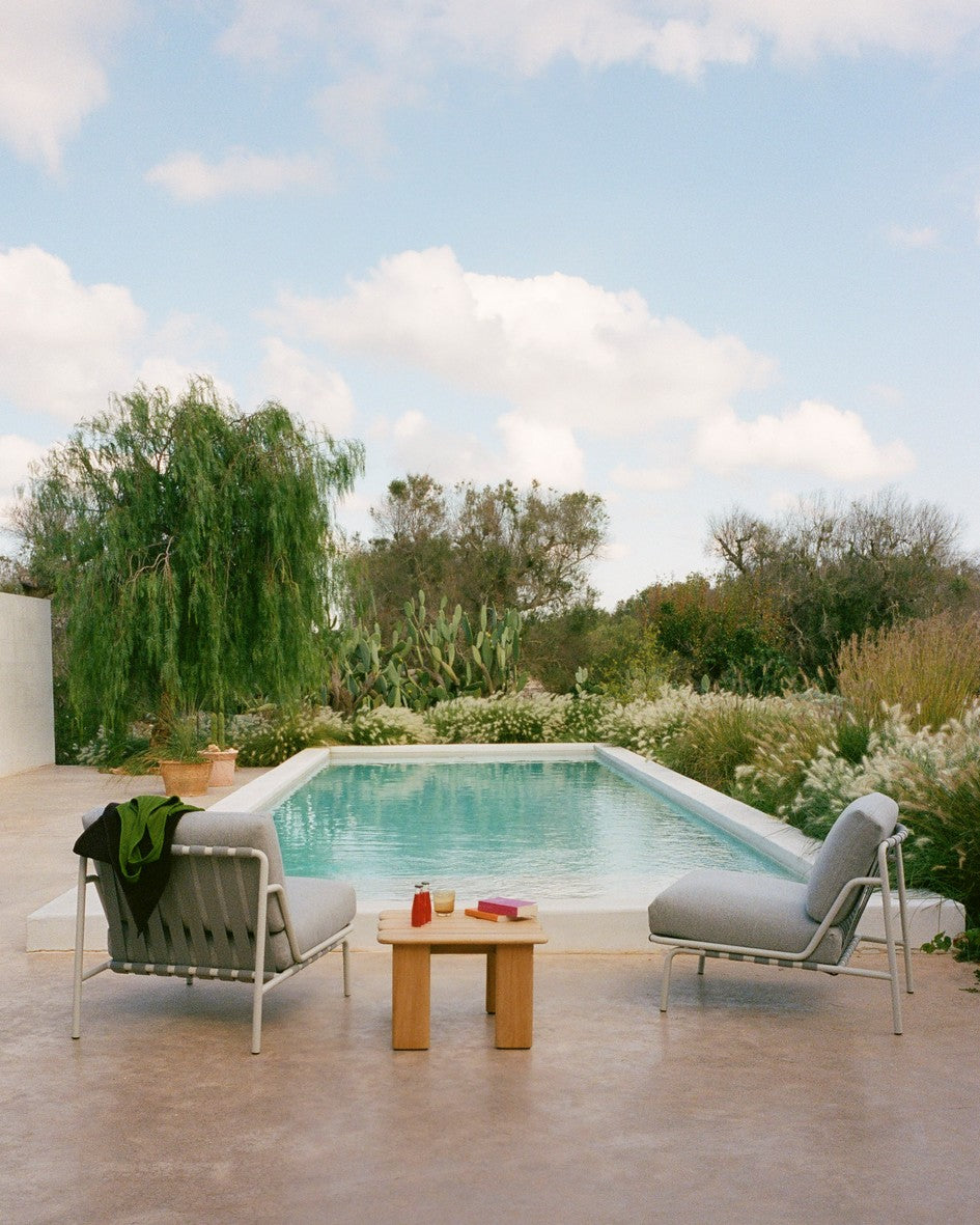 SETTLE Light Gray Outdoor Armchair with Gray Base