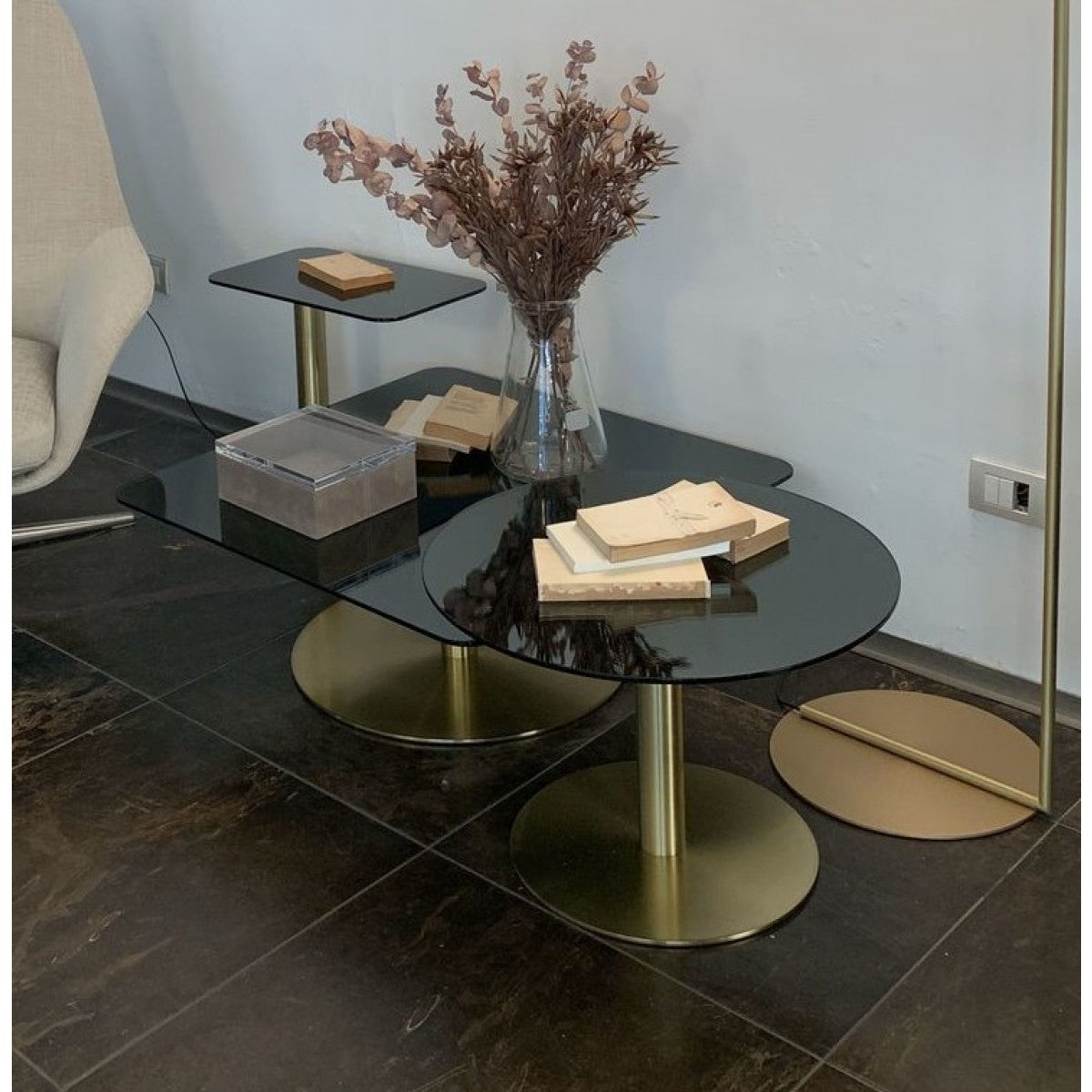 Flash square side table brass base