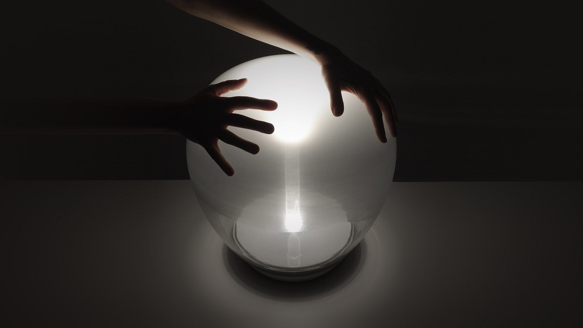 Tischlampe EMPATIA aus mundgeblasenem Glas