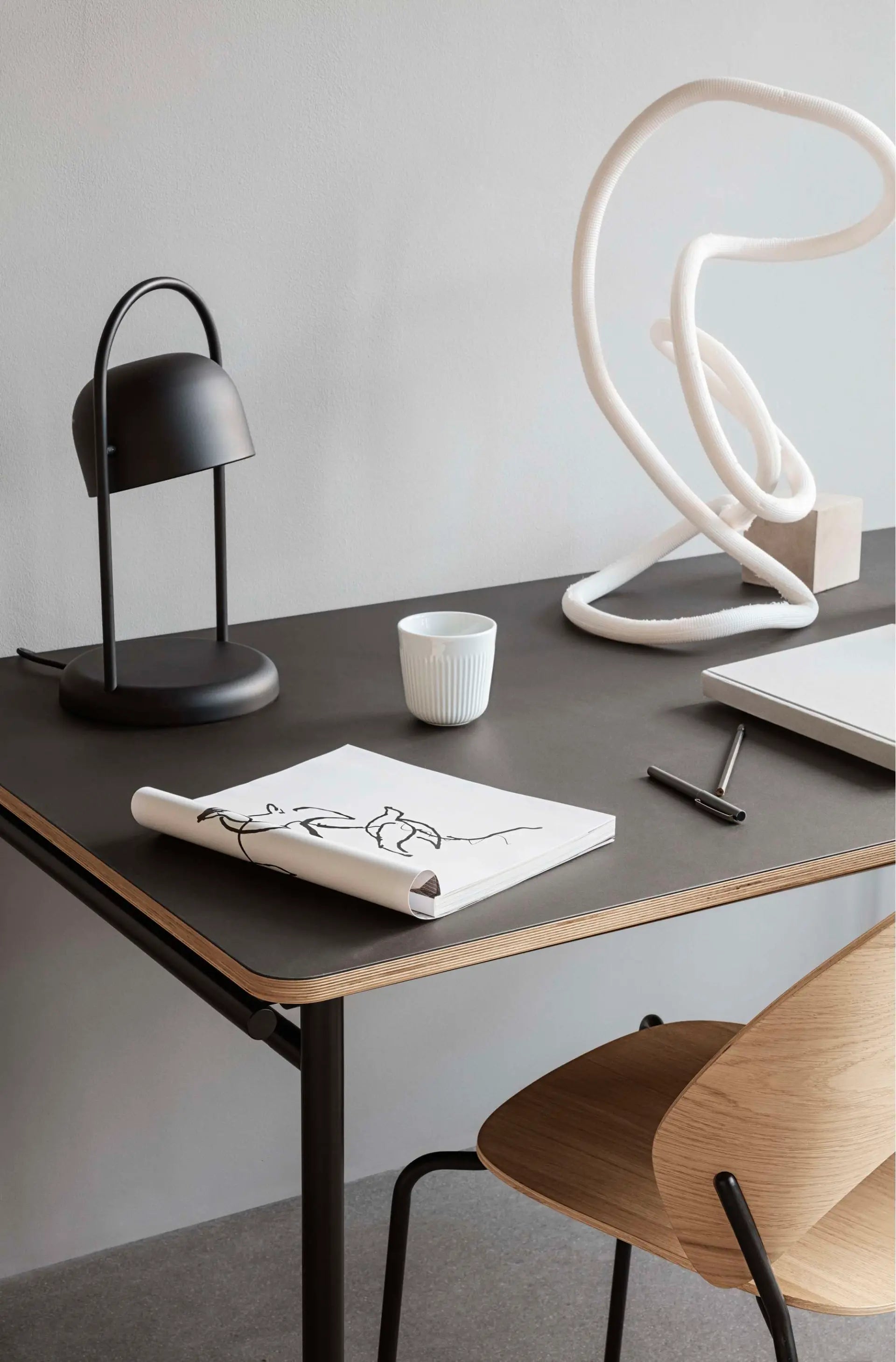 QUAY black table lamp