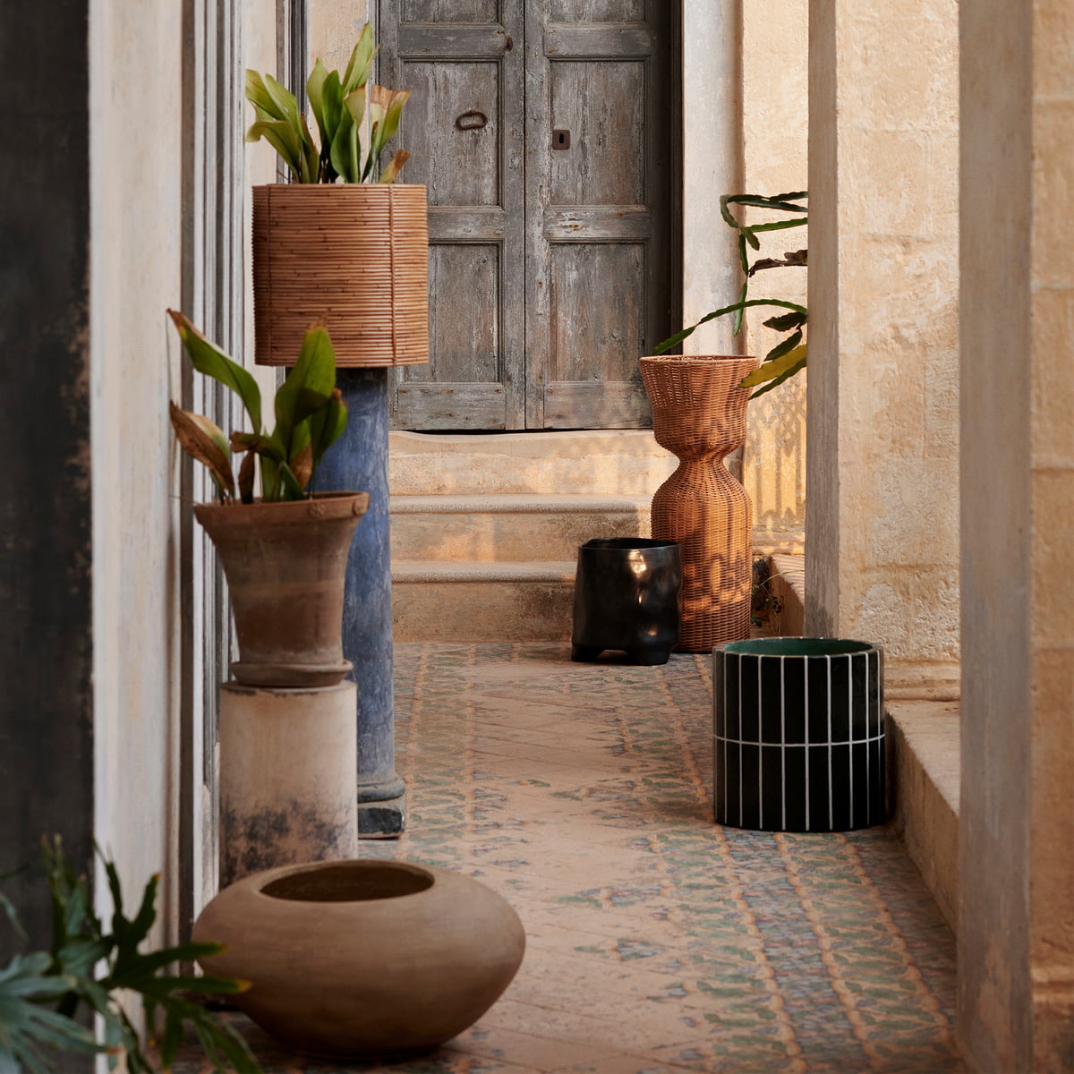 PILLAR PLANT POT dark green concrete with white