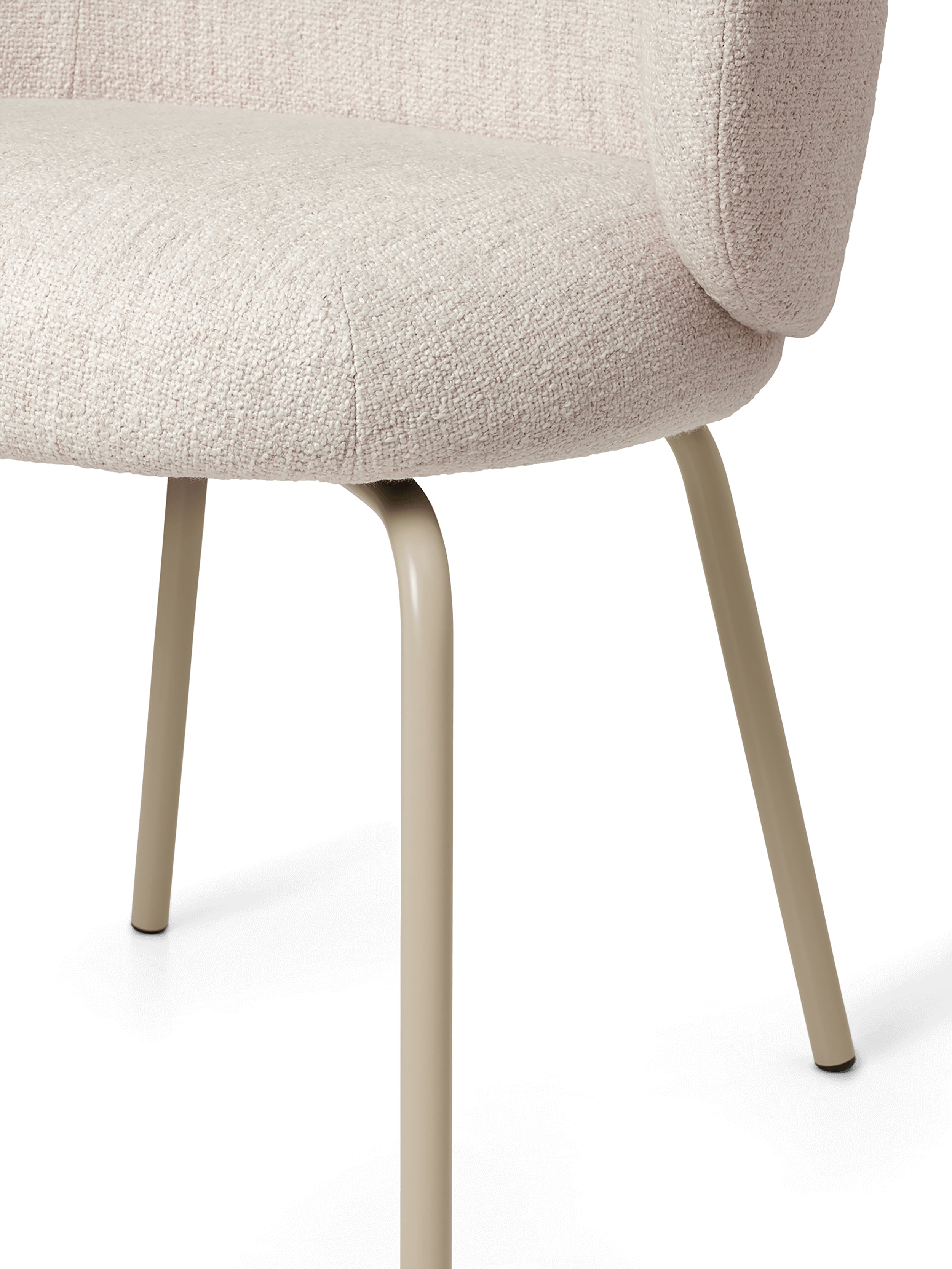 Chair with Rico Bouclé armrests Broken white with a beige base