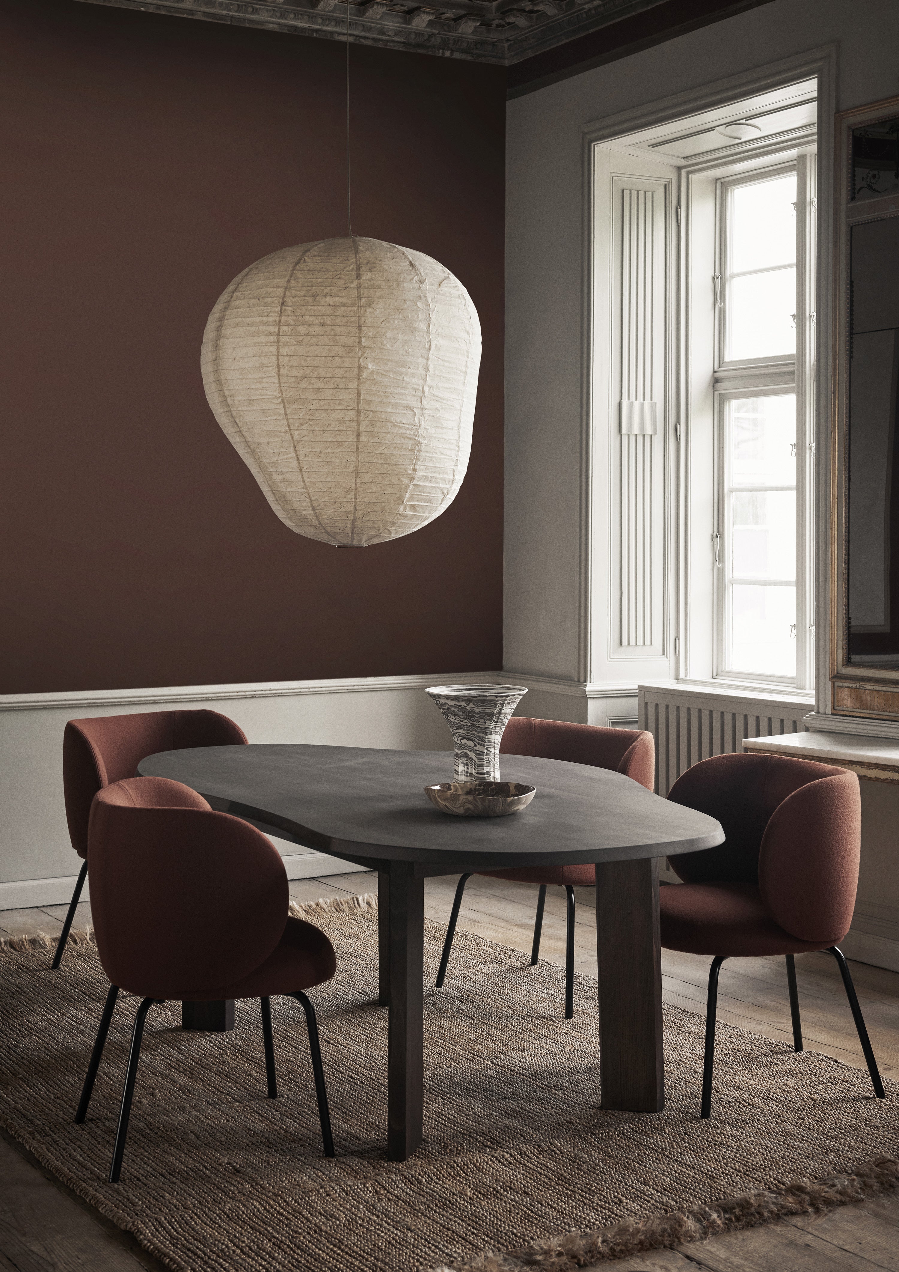 Chair with Rico Bouclé sandblasts with a black base