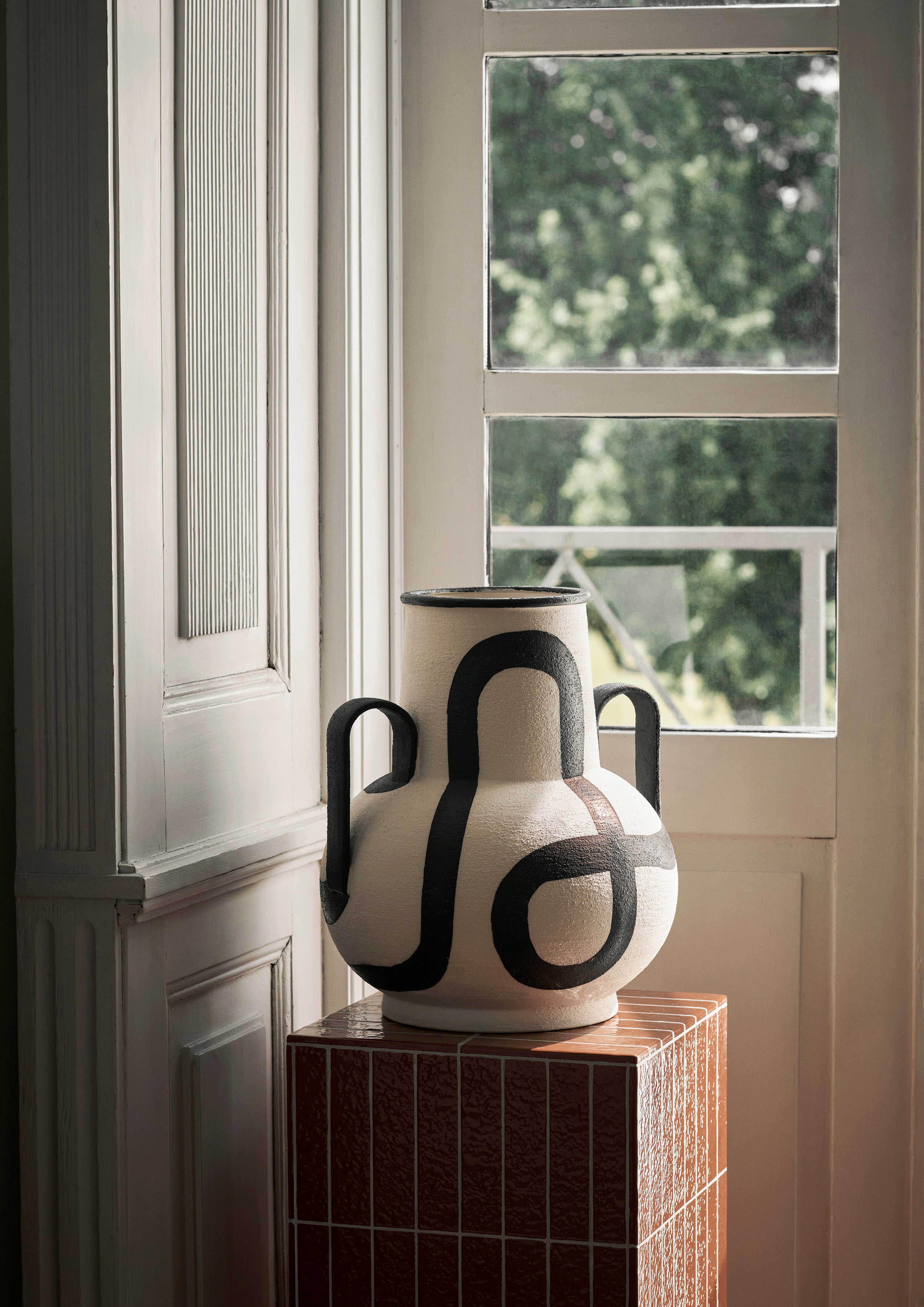 TRACE vase in broken white with a black pattern