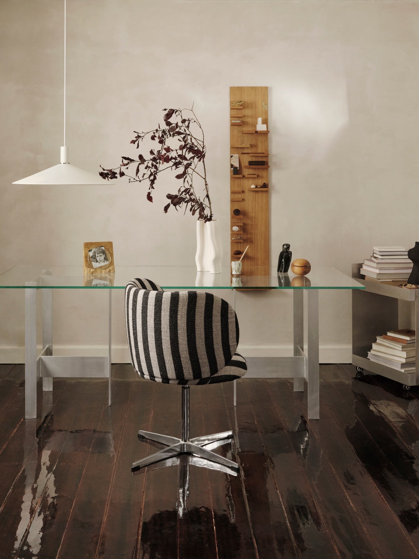 LAGER glass table with aluminum base