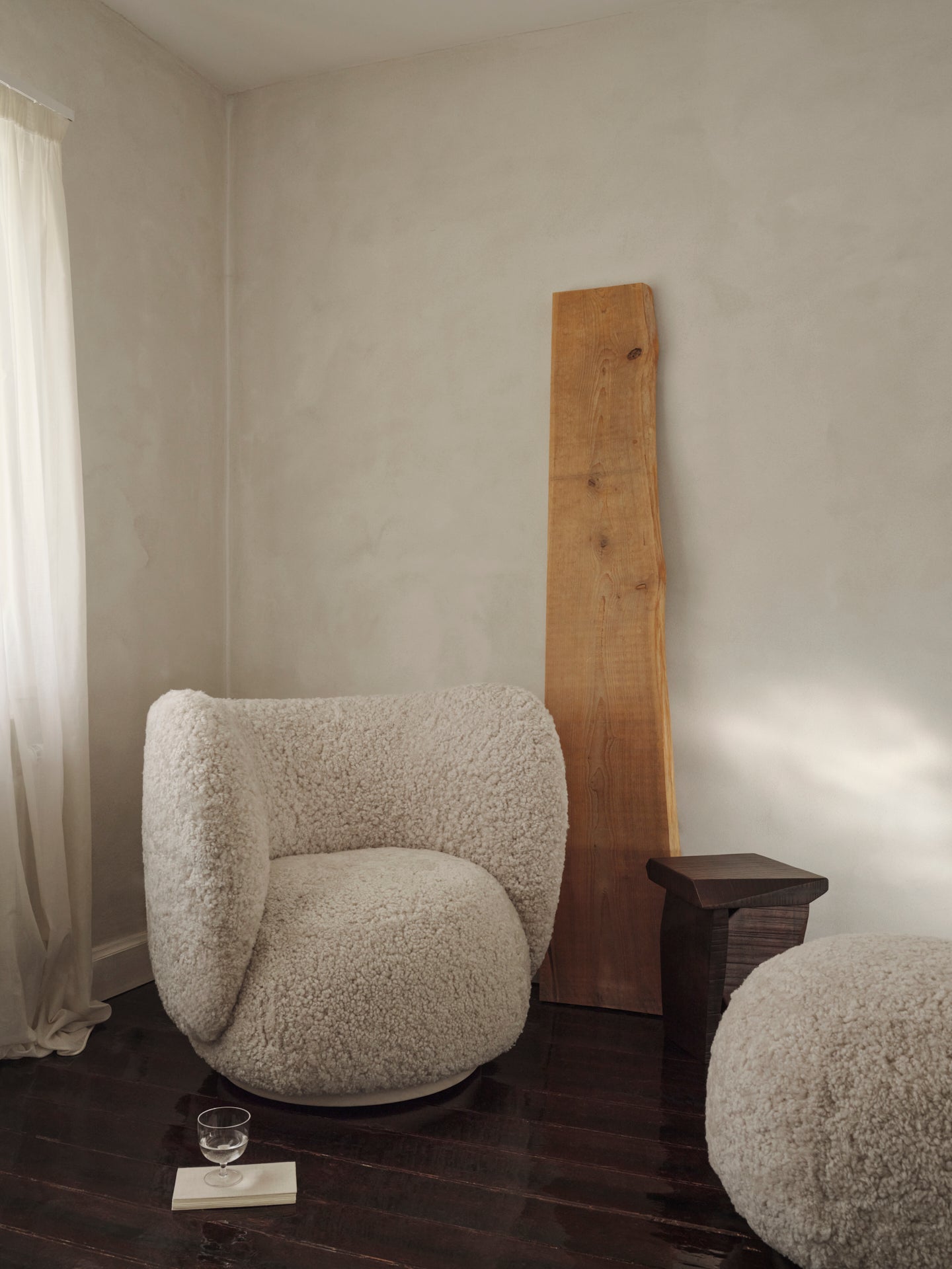 Rico lounge sheepskin cream chair