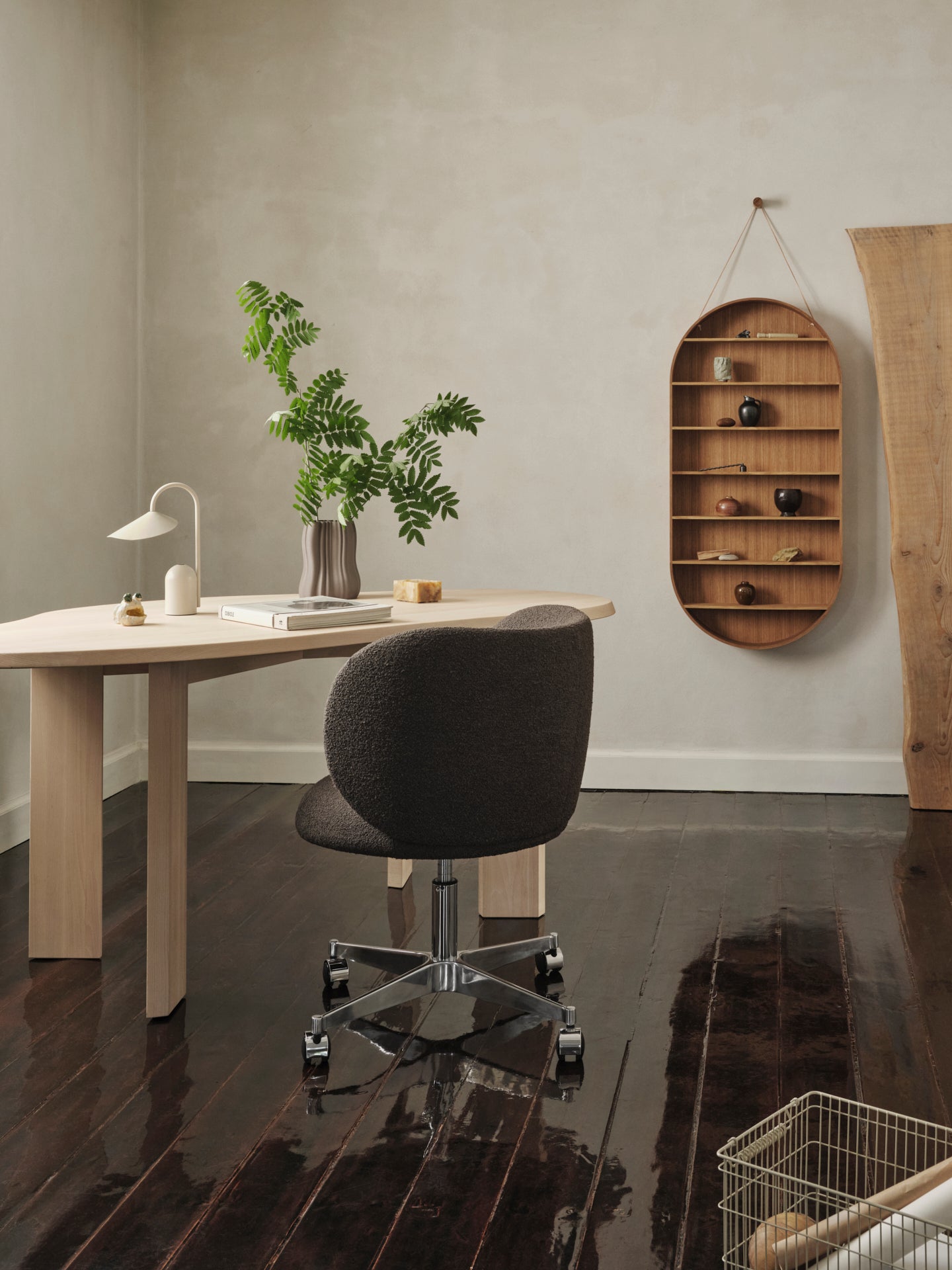 Office chair with wheeled base RICO CASTORS Louisiana sand with broken white