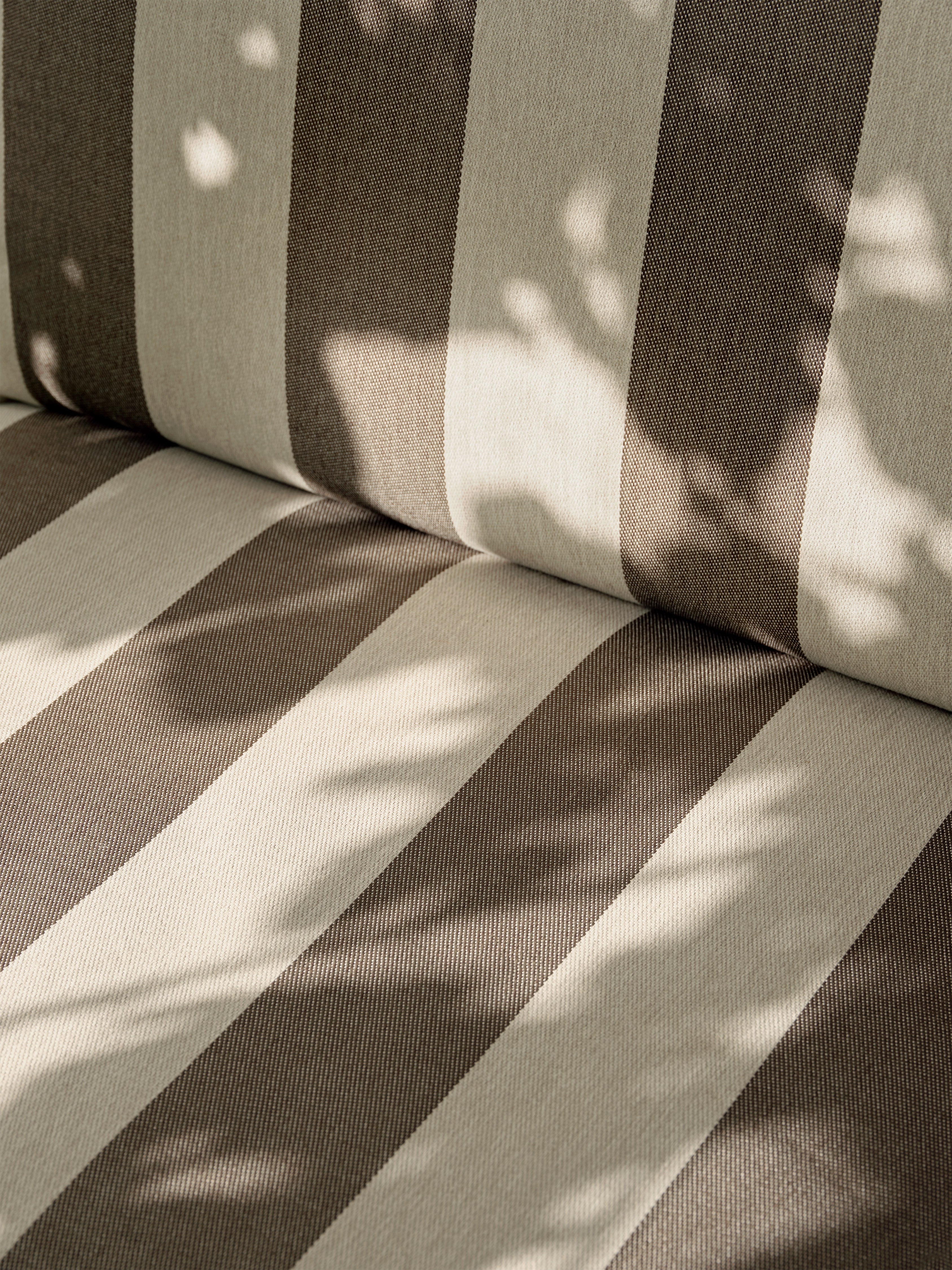 DESERT Cream-brown desert armchair with a black base
