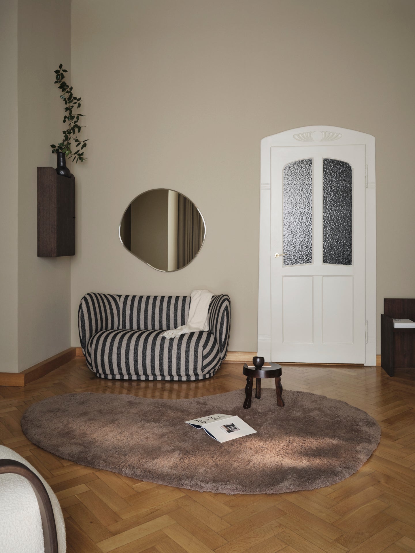 Faye stool mango wood