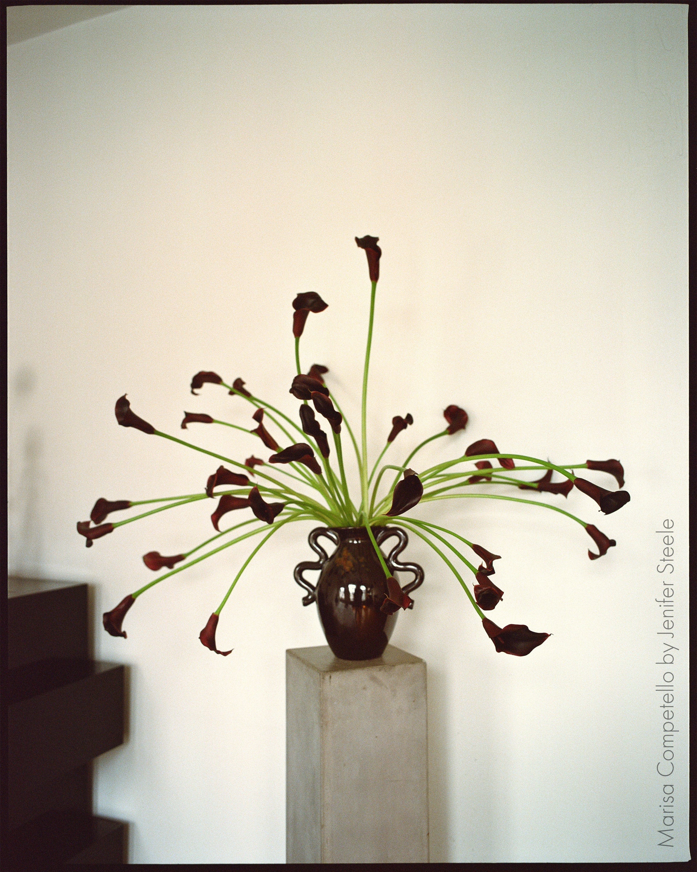 Verso vase black with brown