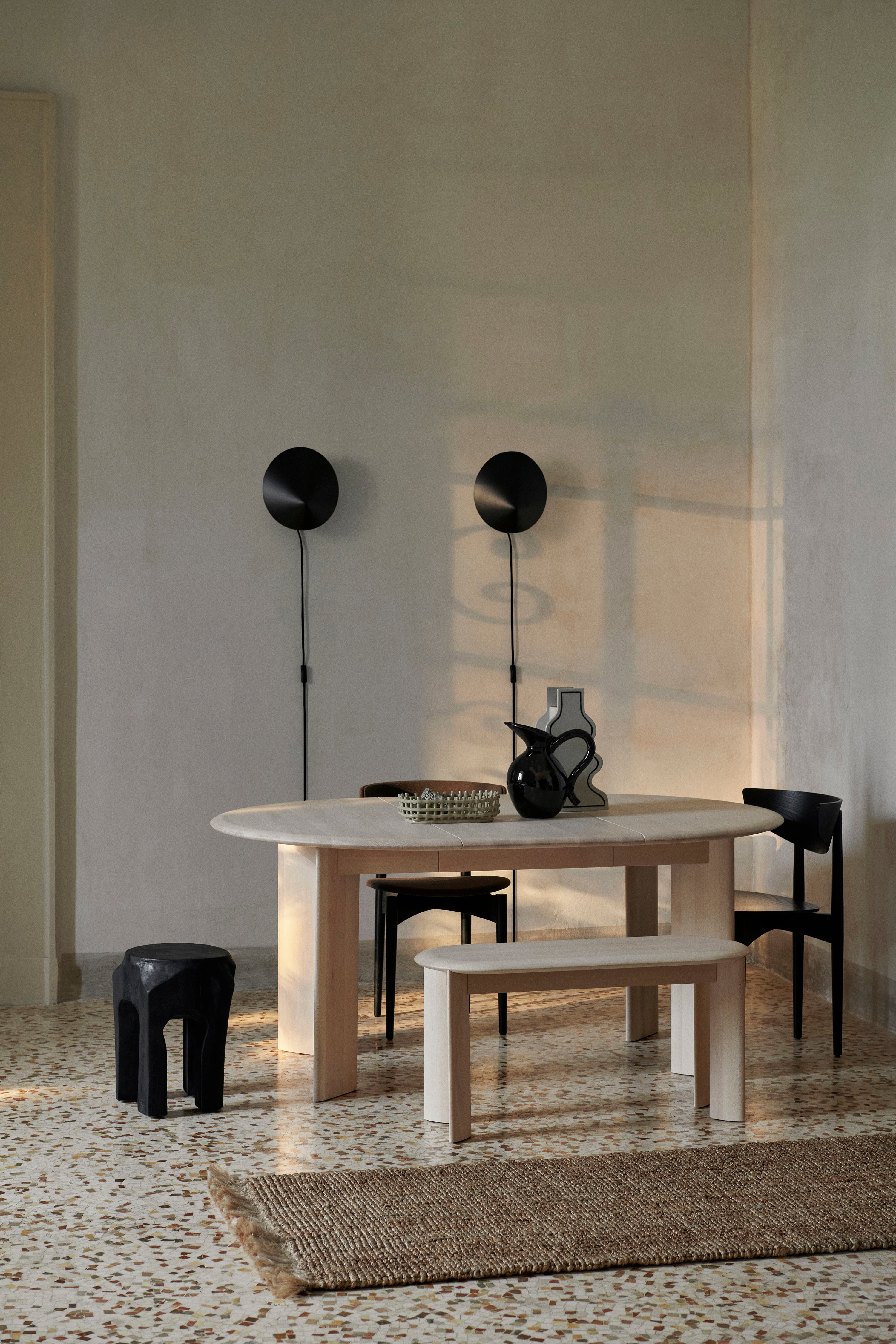 BEVEL BEVEL ROUND TABLE BUK