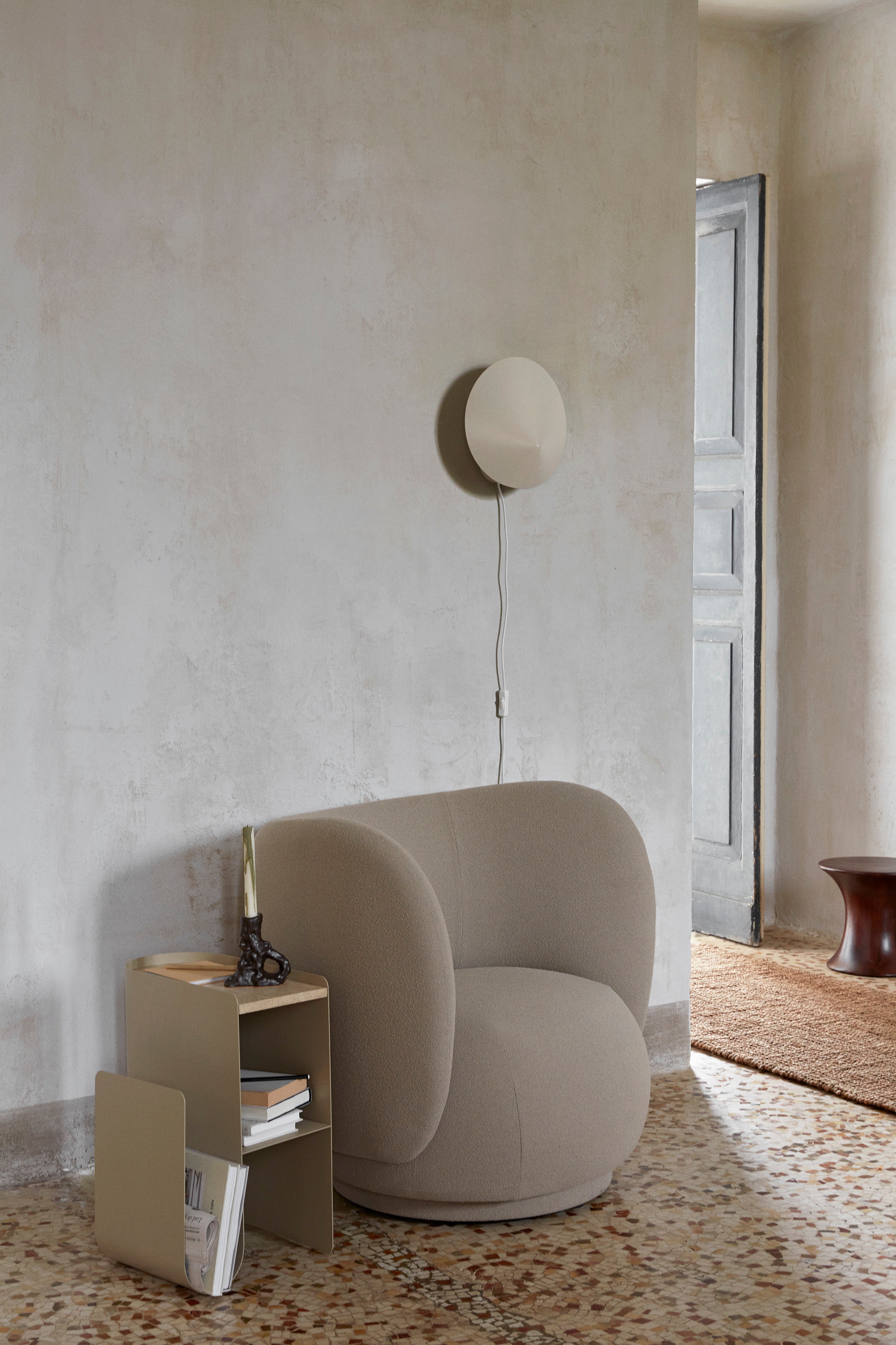ARUM beige wall lamp