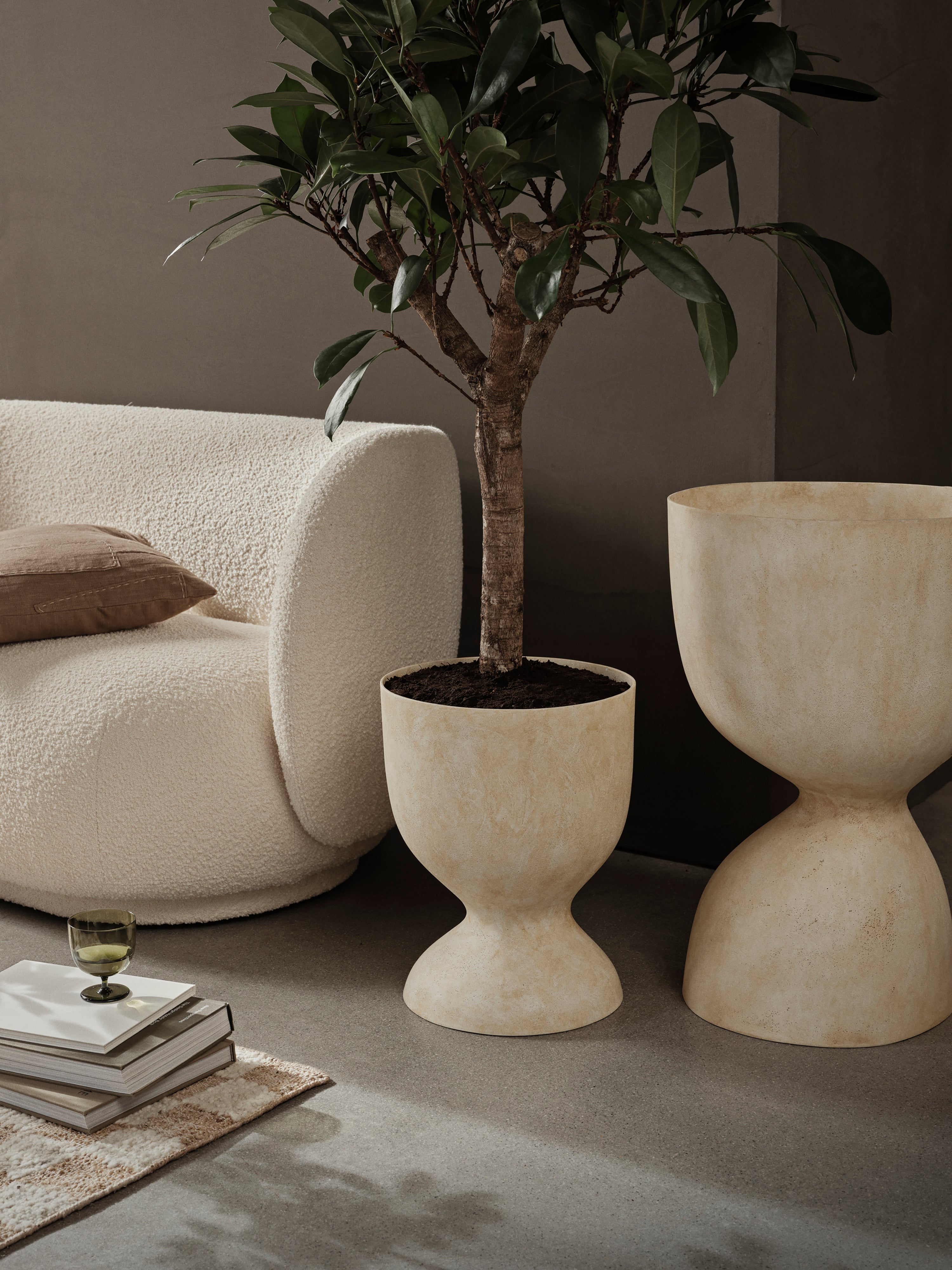 EVOKE TALL planter sand