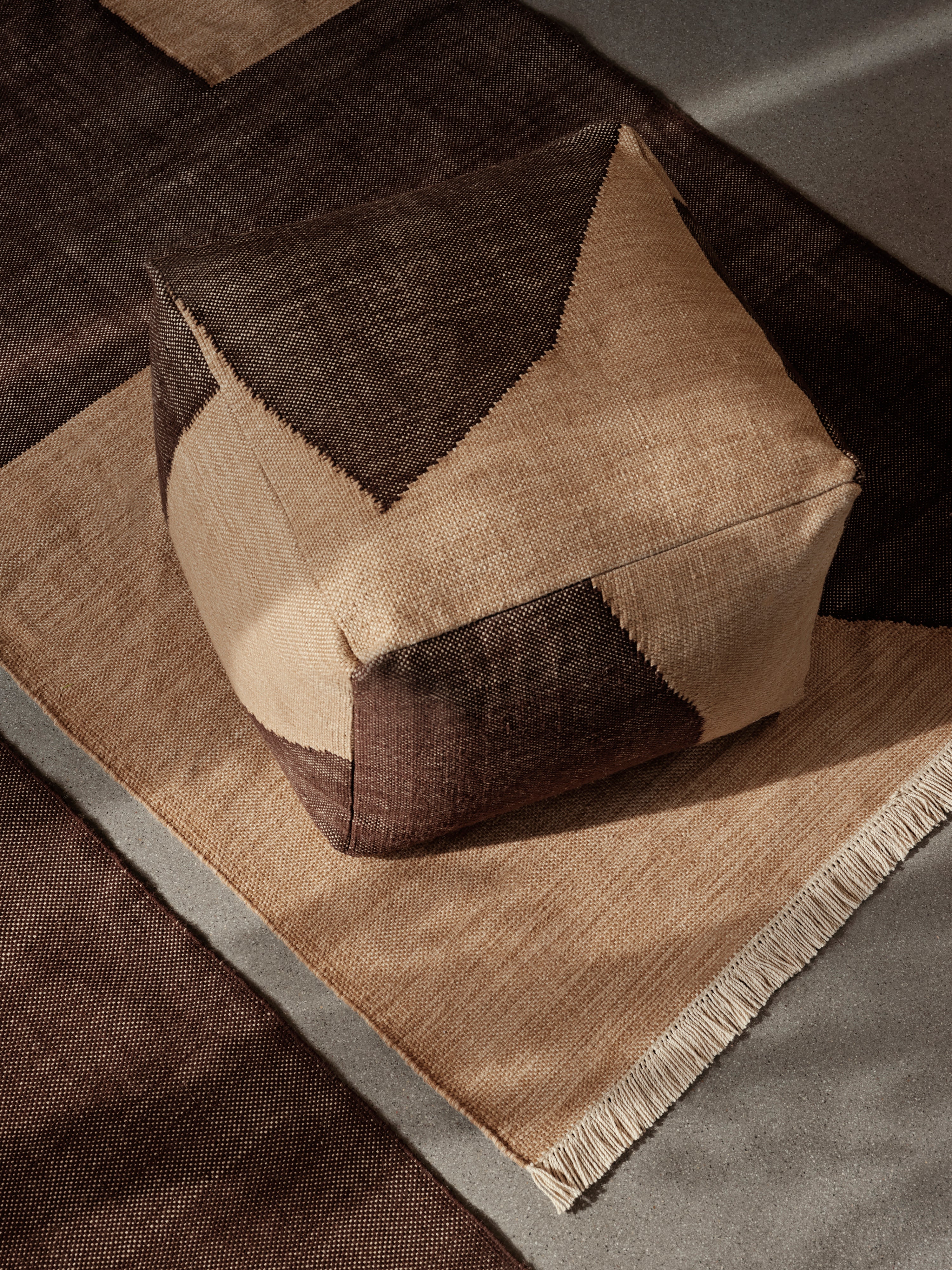 FORENE SQUARE chocolate pouf