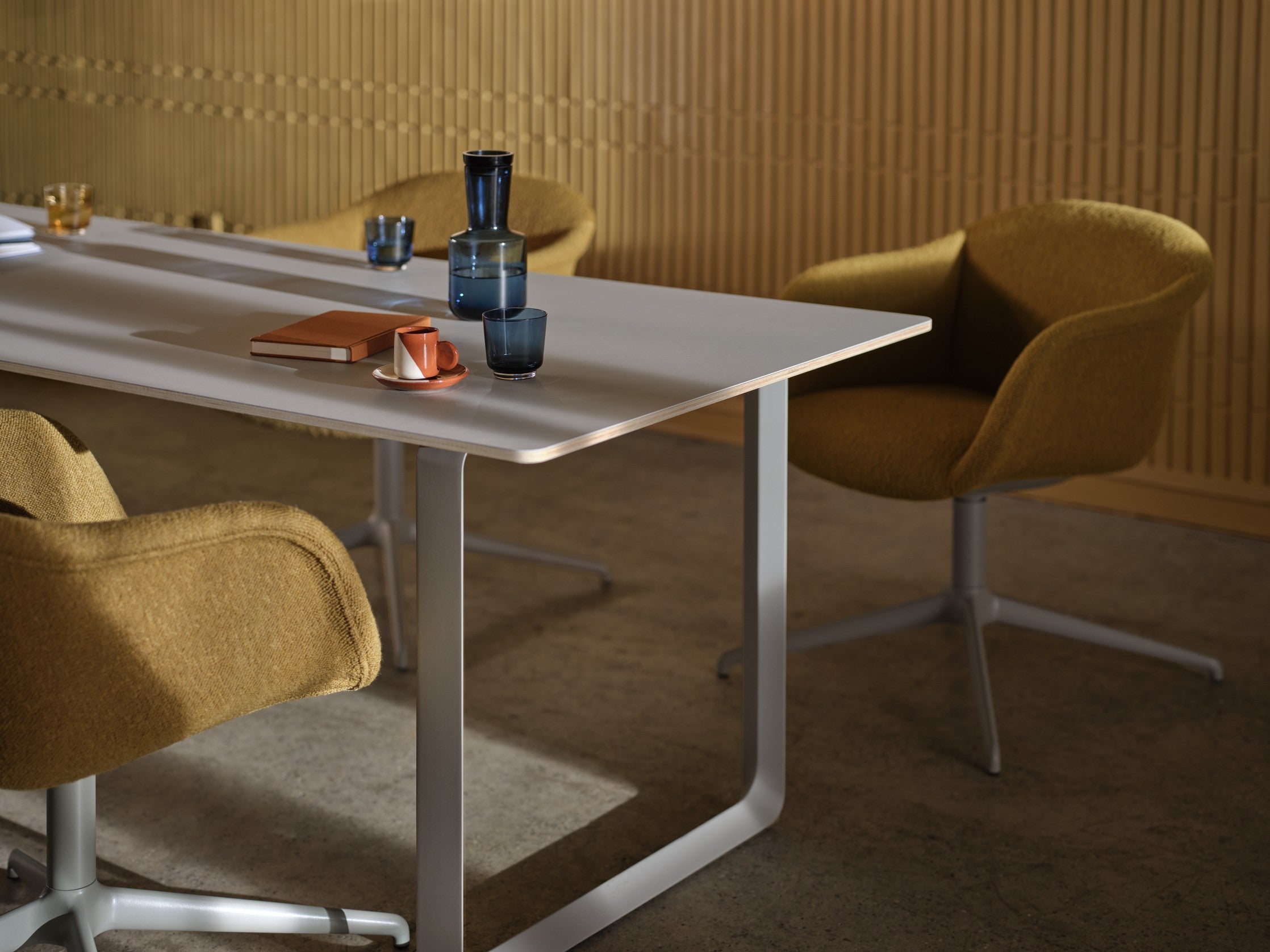FIBER SOFT customizable swivel chair with armrests