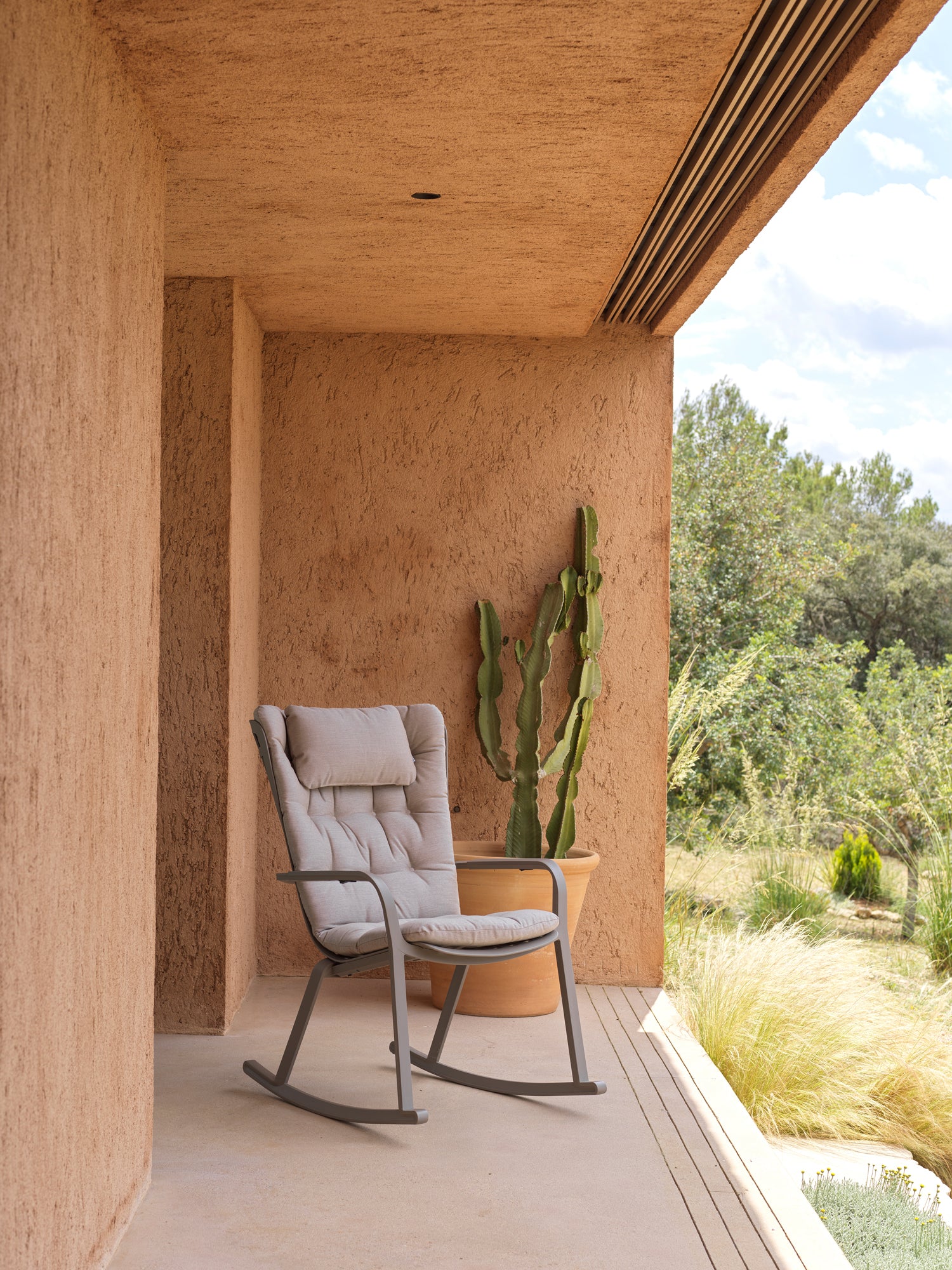 FOLIO White Outdoor Armchair