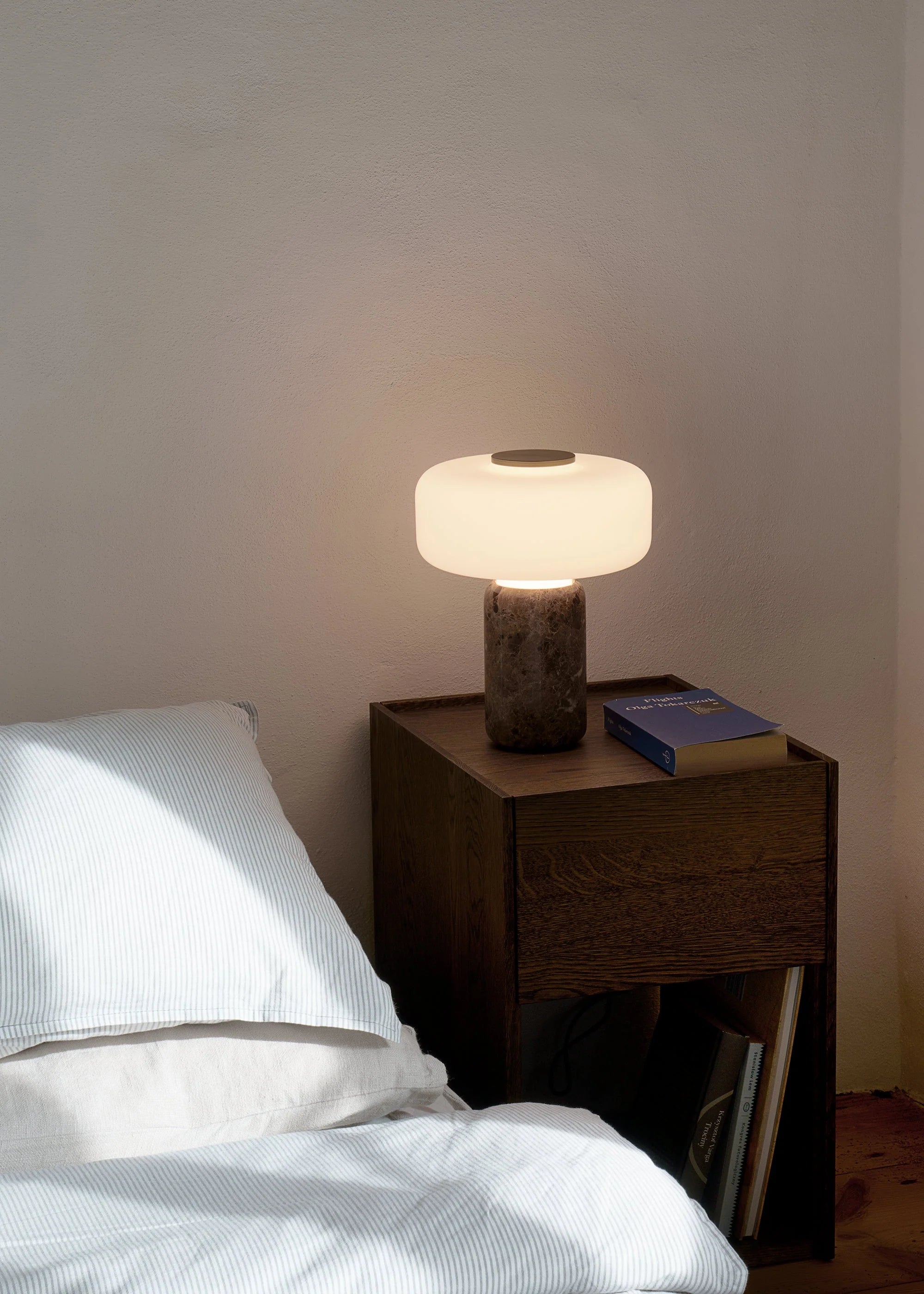 Tischlampe FONTE brauner Marmor