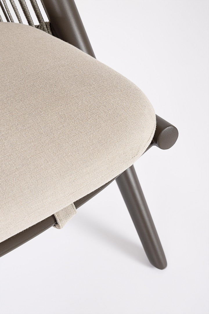 ALOHA outdoor armchair in beige with a cocoa base